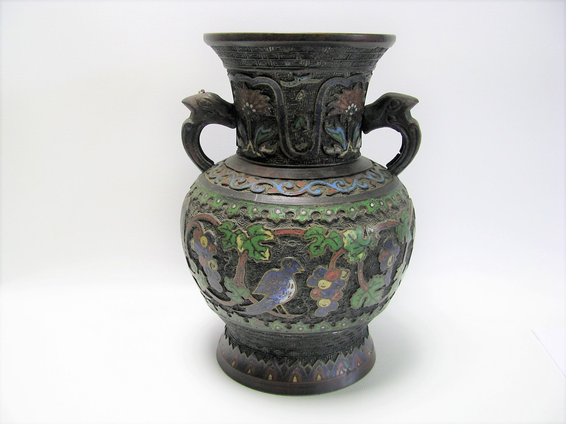 Cloisonné Vase, Japan, Meiji Periode, 1868 - 1912, Bronze mit farbigem Cloisonné, Bodensign., h 24,5