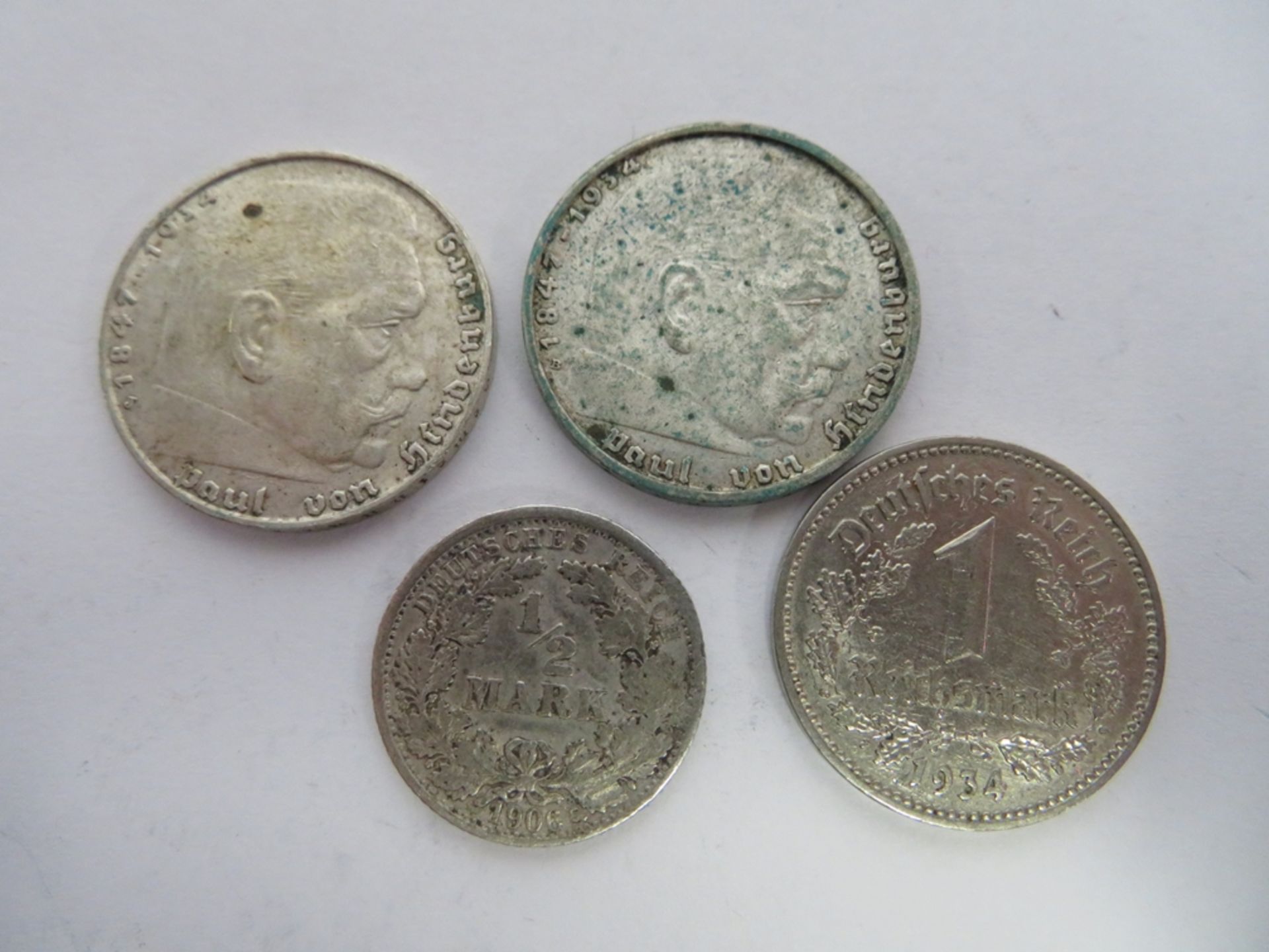 Konvolut von 4 diversen Silbermünzen, 2 x 2 Deutsche Mark, Hindenburg/1 Reichsmark, 1934/1/2 Mark.