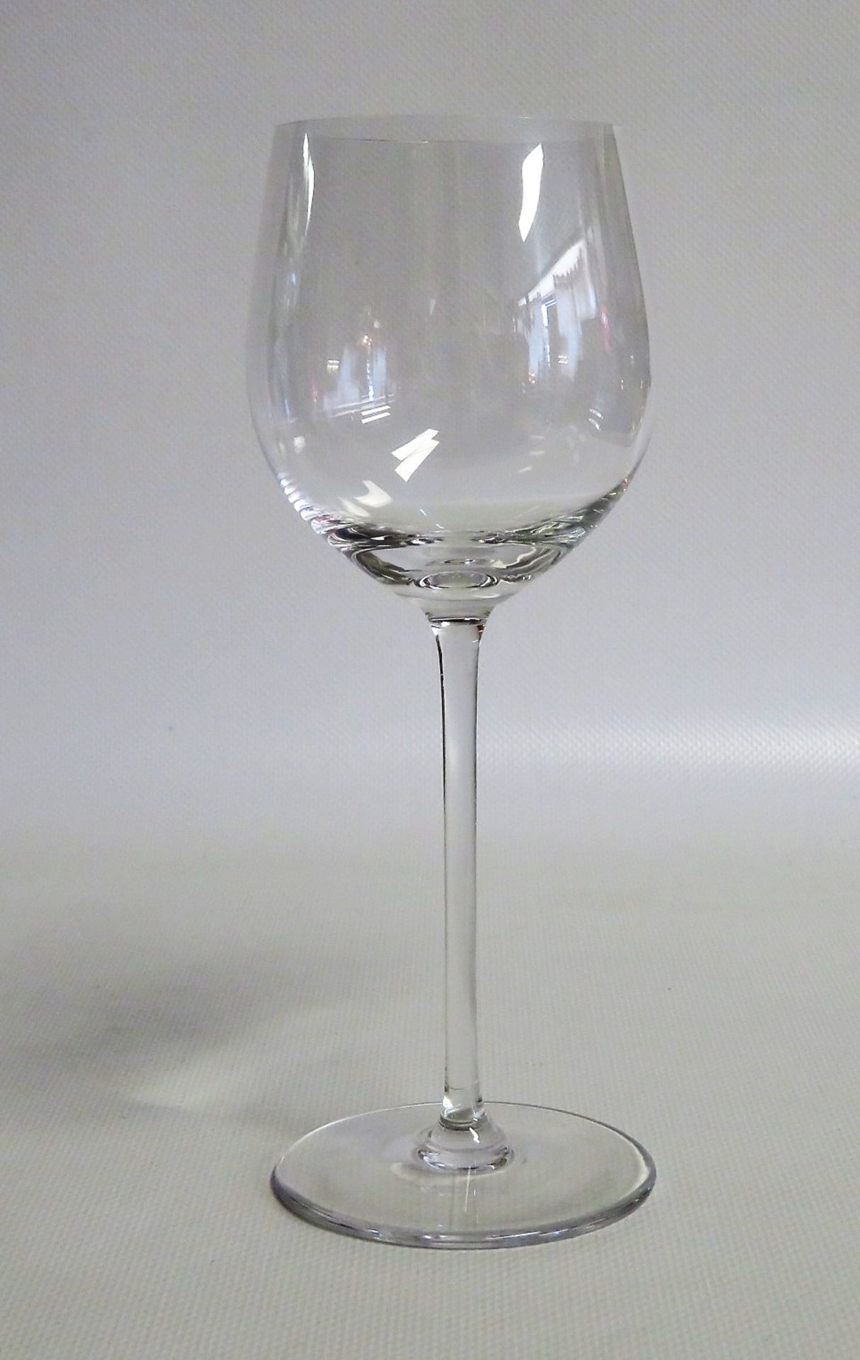 6 Weißweingläser, Riedel, wohl Serie Sommeliers, Montrachet, farbloses Glas, gem., ca. h 19,2 cm.