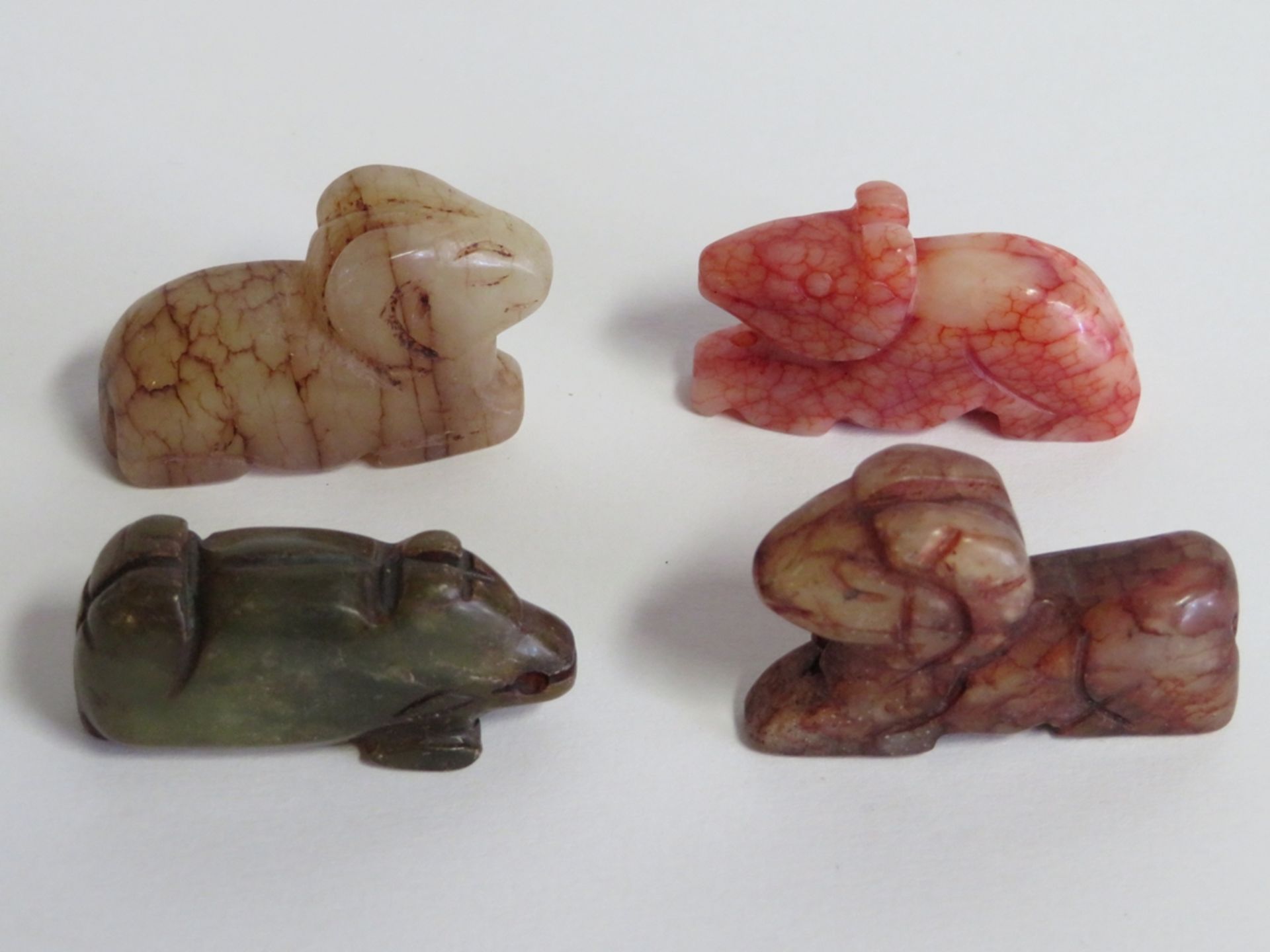 4 Tierfiguren, Asien, Jade beschnitzt, ca. h 1 cm, l 4 cm.