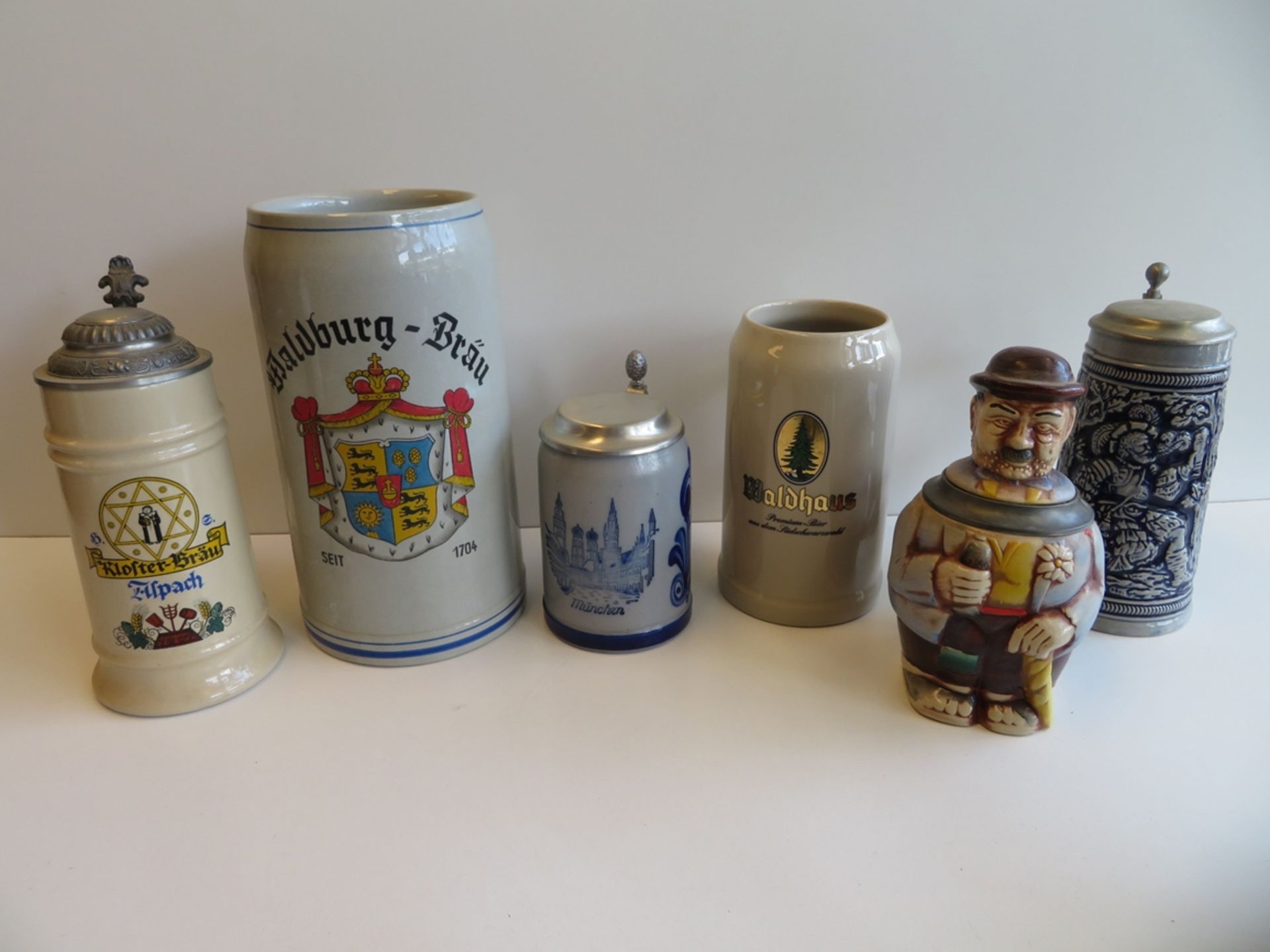 Konvolut von 6 diversen Bierkrügen.