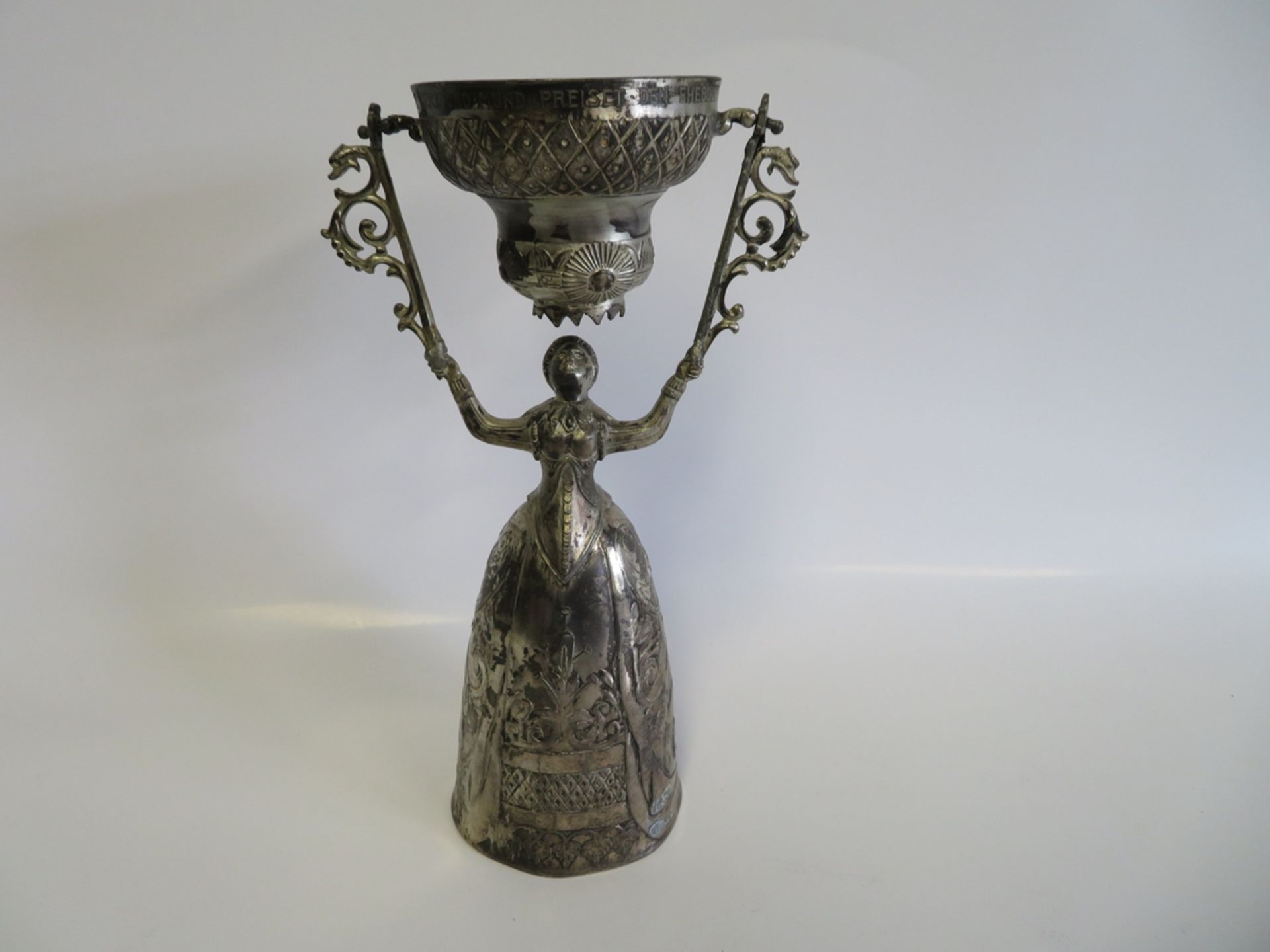 Hochzeitsbecher, um 1900, Zinn mit Teilvergoldung, h 20,5 cm, d 12 cm.