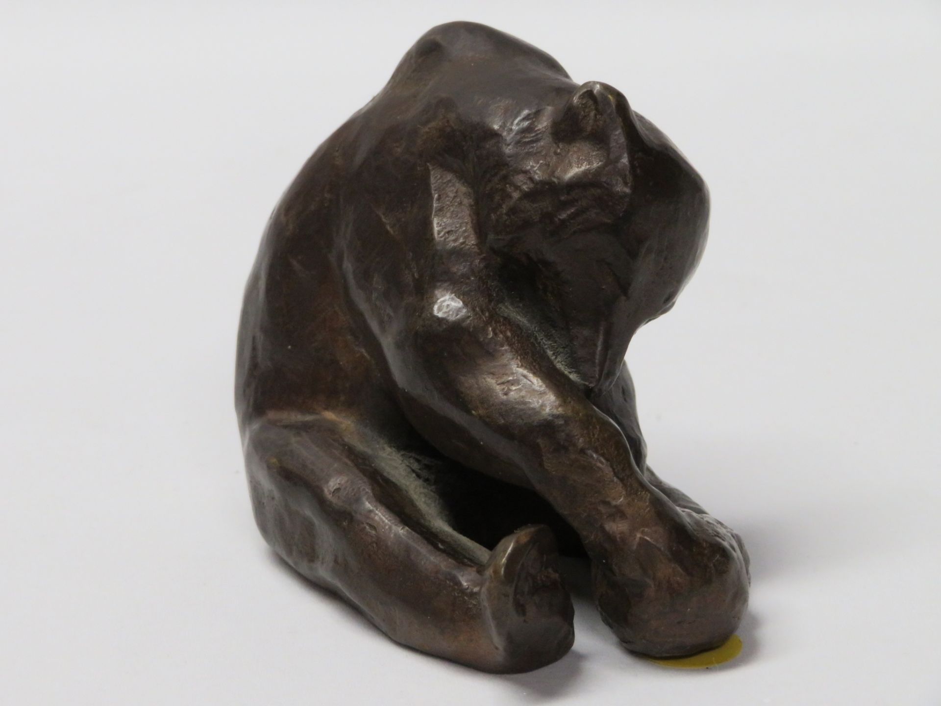Unbekannt, Deutsch, 1. Hälfte 20. Jahrhundert, Spielender Bär, Bronze, 7 x 9 x