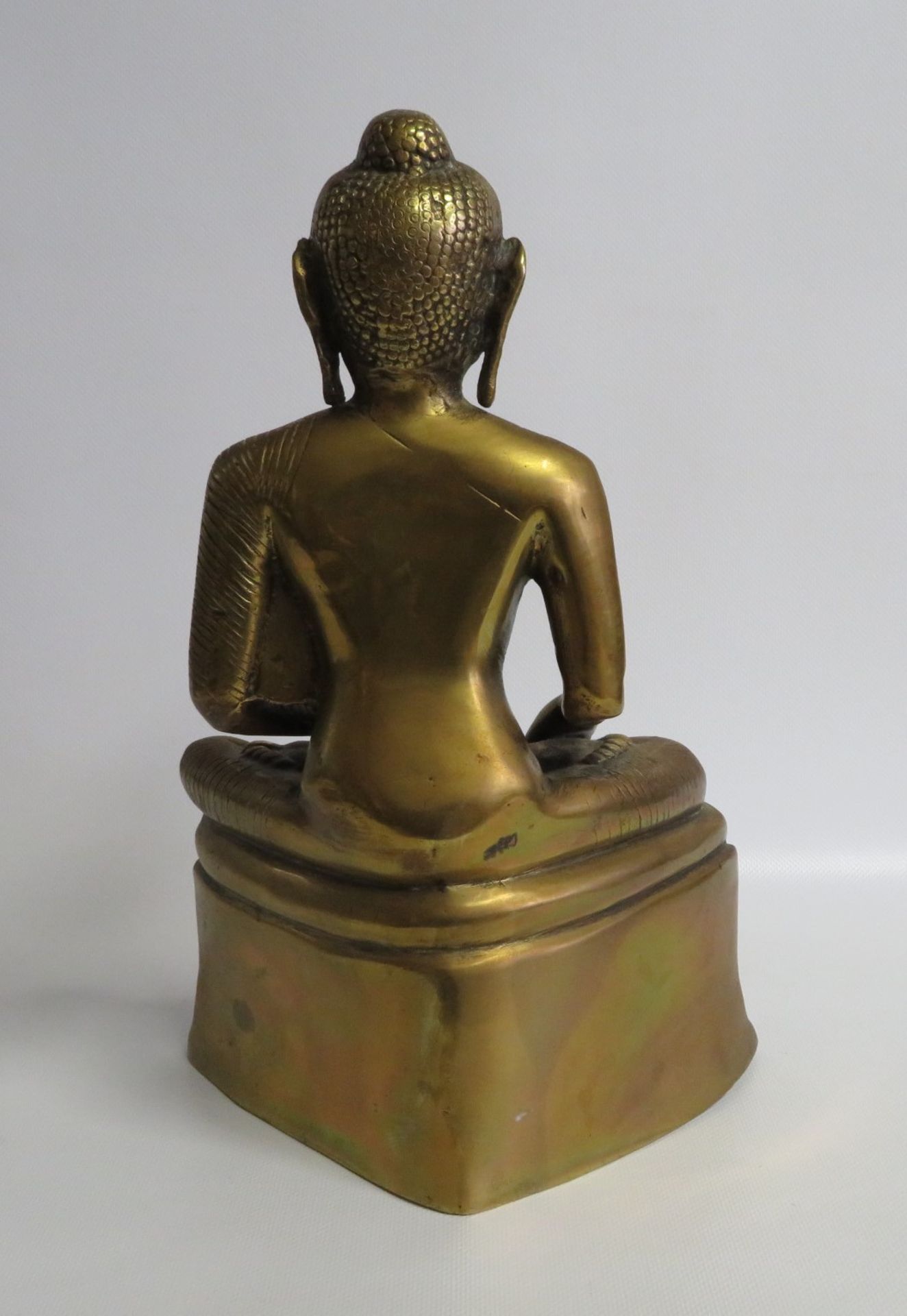 Buddha auf Elefantenthron, wohl Burma, Bronze, 35 x 22,5 x 12 cm. - Image 2 of 2