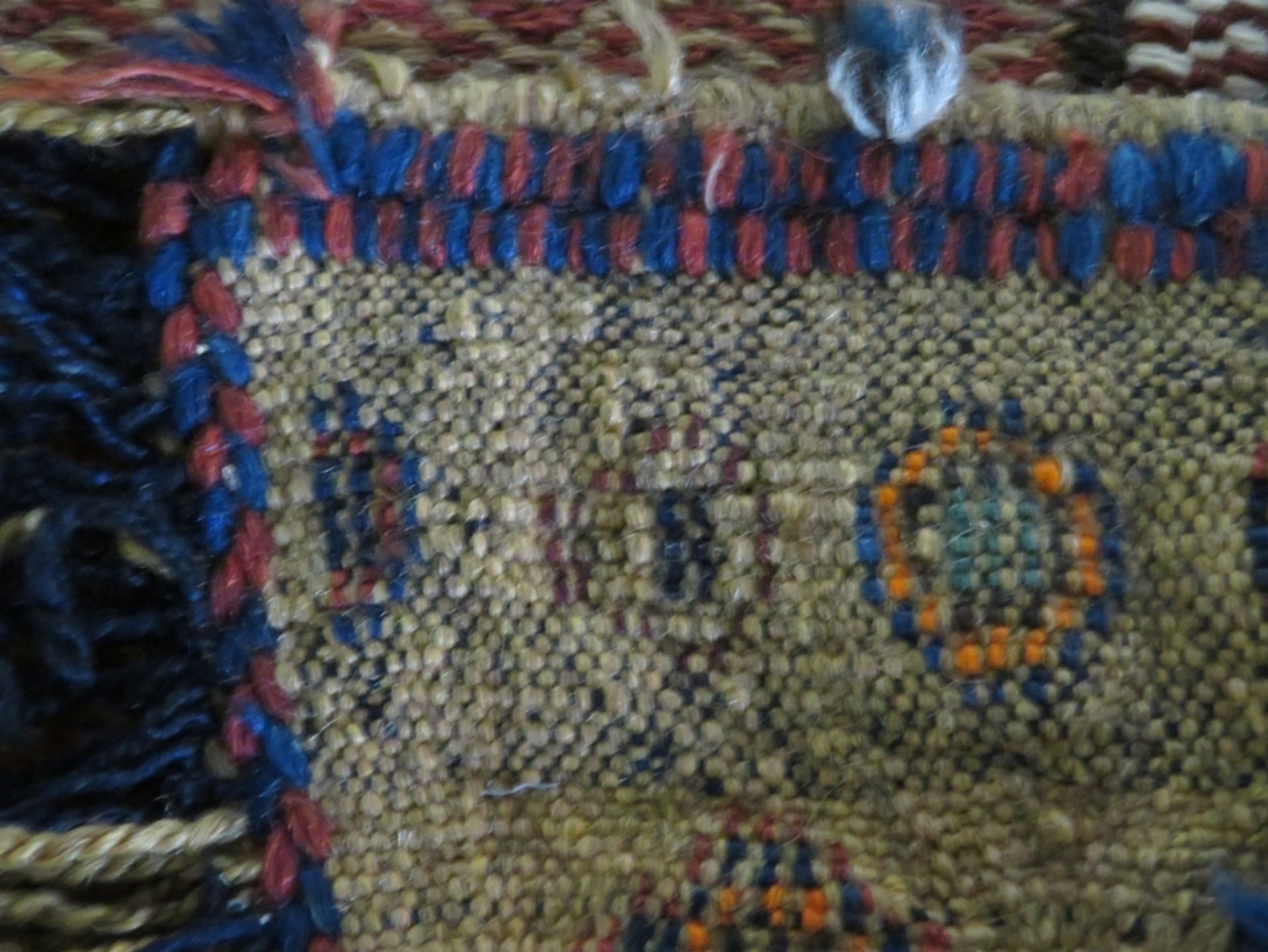 Turkmene, alt, geknüpft und Flachgewebe, ca. 60 x 65 cm. - Bild 3 aus 3