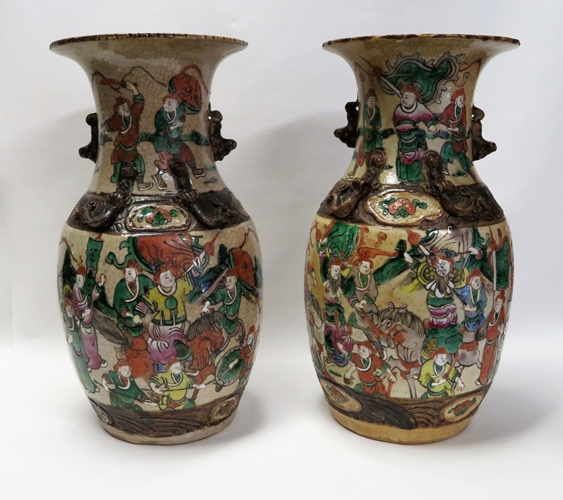 2 Vasen, Kanton China, um 1900, Steingut mit polychromer Bemalung, Bodenmarke,