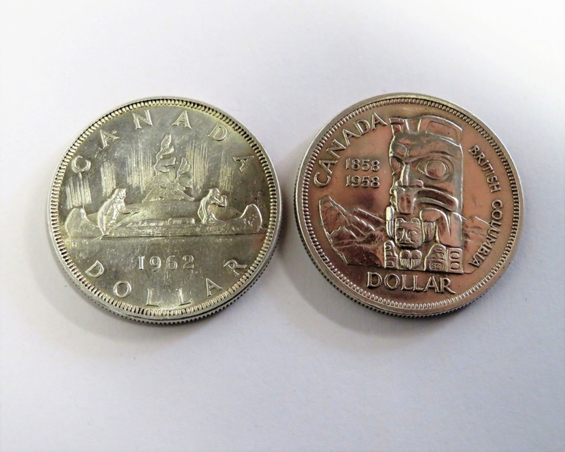 2 Silbermünzen, Canada, Dollar, Elizabeth II., 1958/1962, 46 g, d 3,5 cm. - Bild 2 aus 2