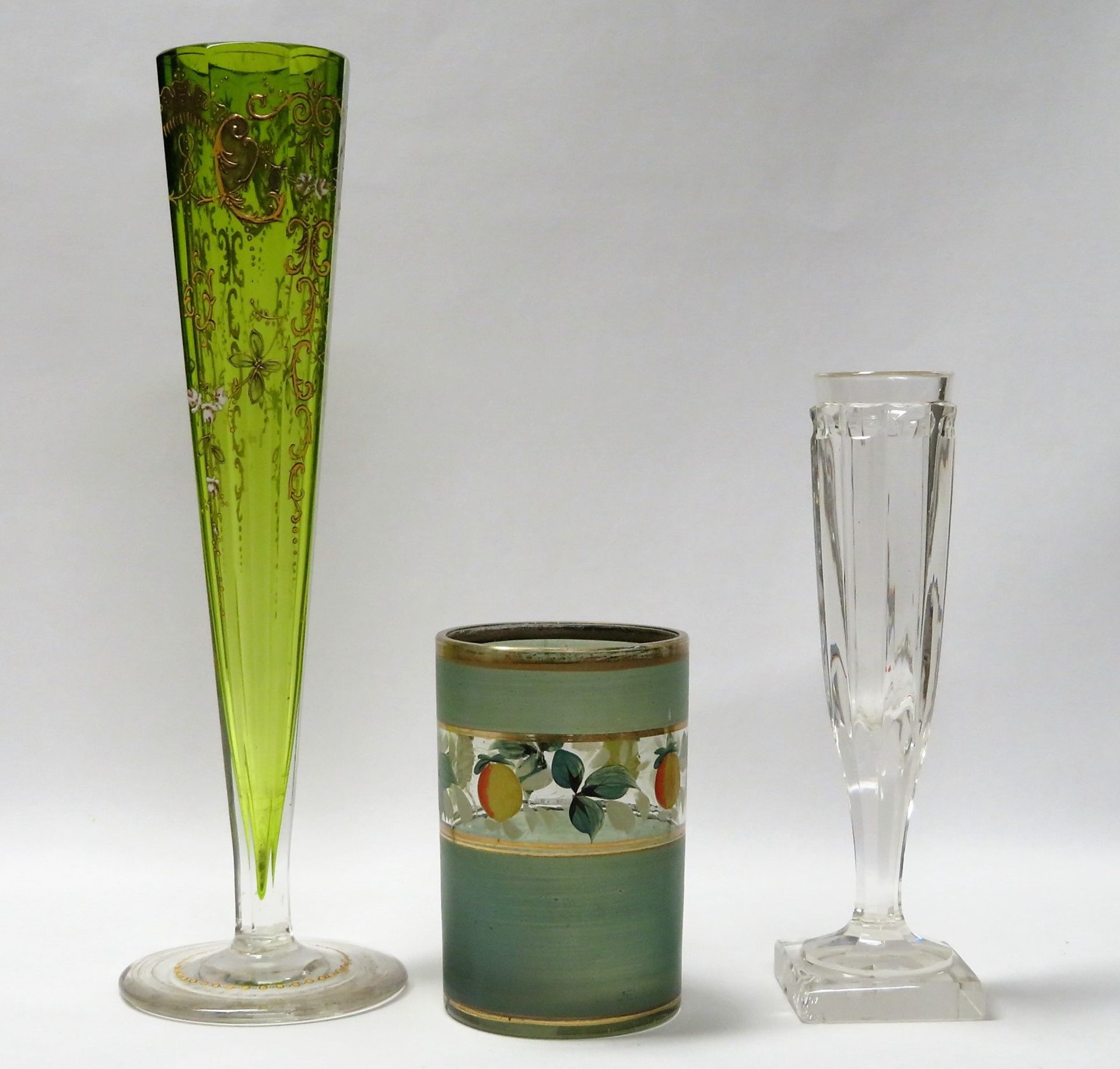 3 diverse Gläser, um 1900, 1 x am Fuß best., h 12/19,5/29 cm.