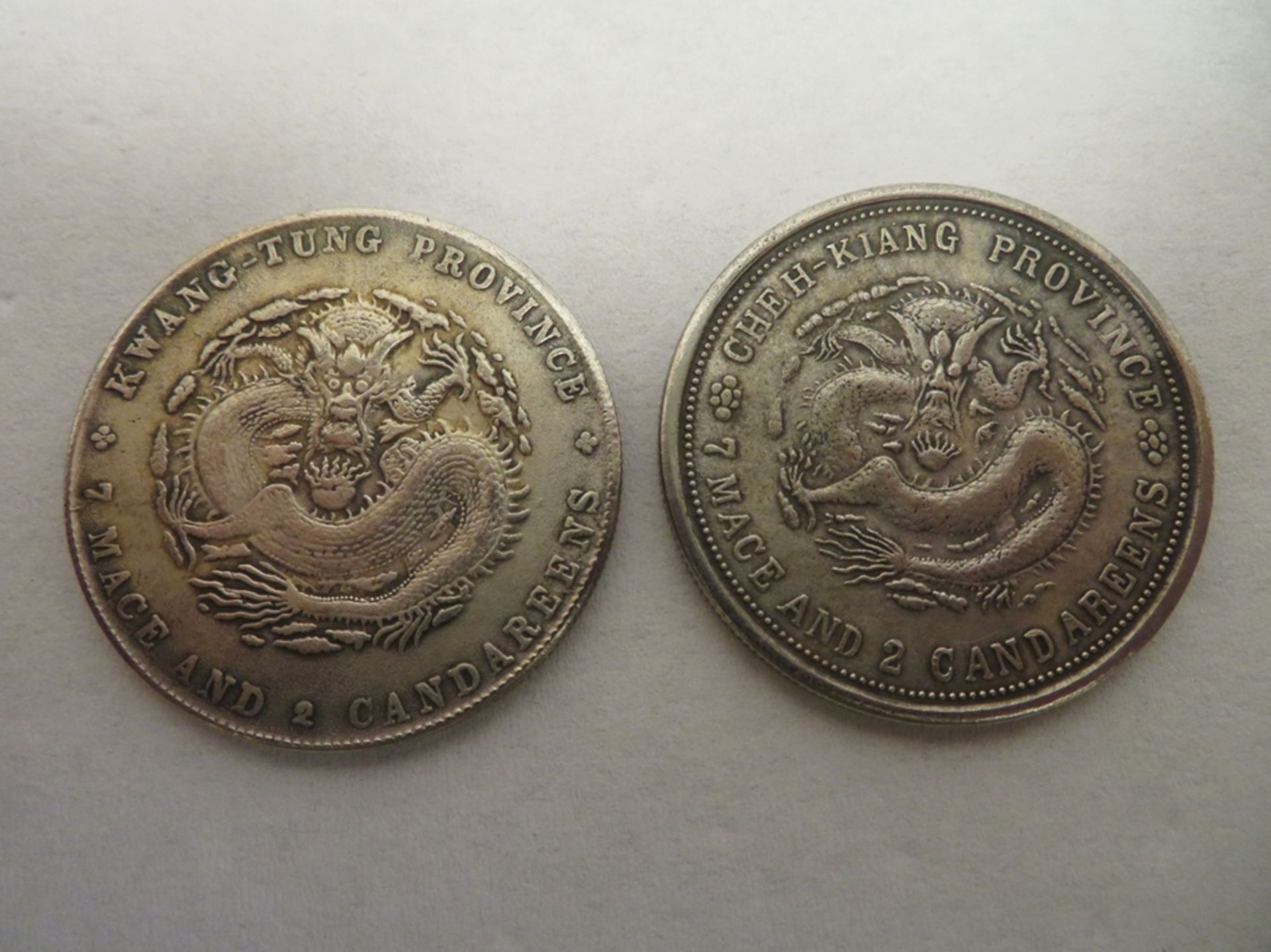 2 Münzen, China, Kwang Tung & Cheh Kiang Province, Kupfer versilbert, d 3,8 cm. - Image 2 of 2