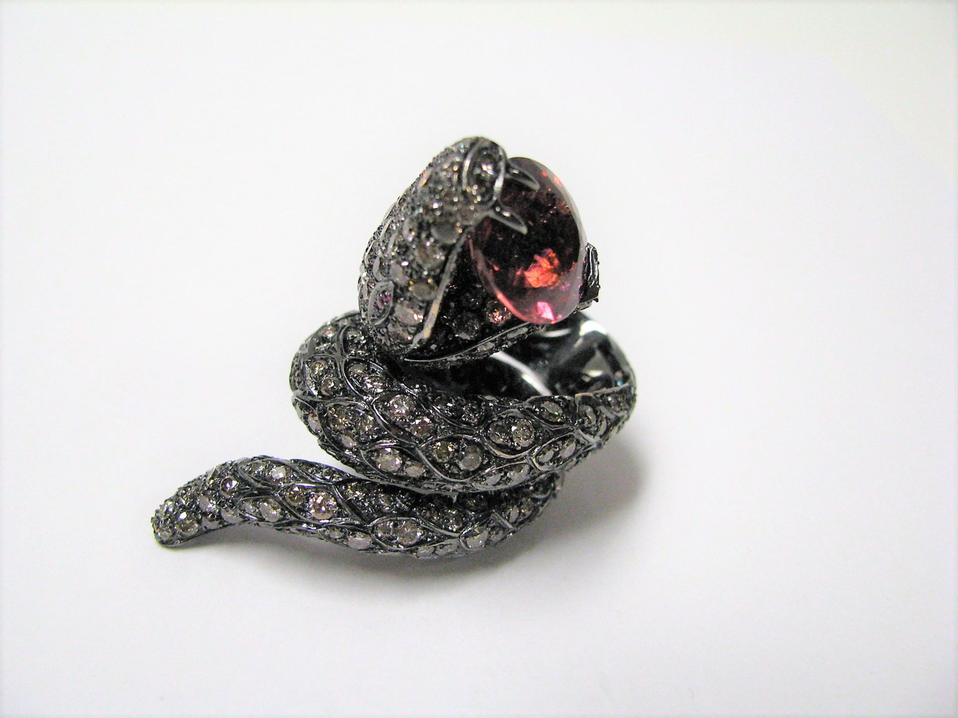 Damenring in Form einer Schlange, Rubelitt, ca. 8,73 ct, reicher Rubin- und Bri
