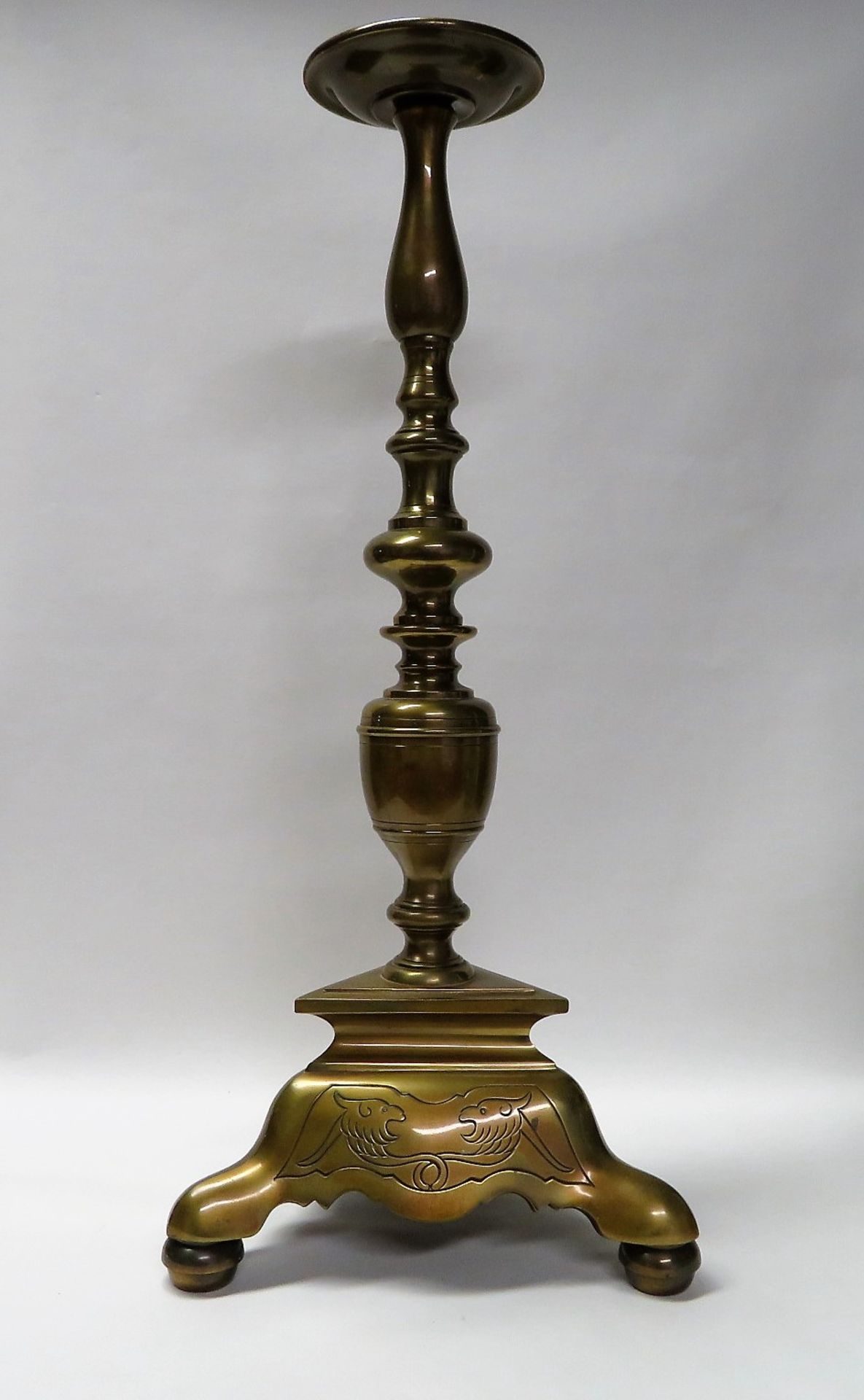 Kerzenleuchter, Bronze, h 52 cm, d 23 cm.