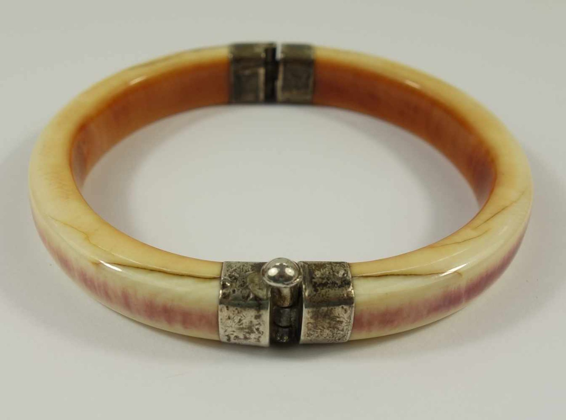 hinged bangle, ivory, 1920's, weight 30,98g, lock not to be opened