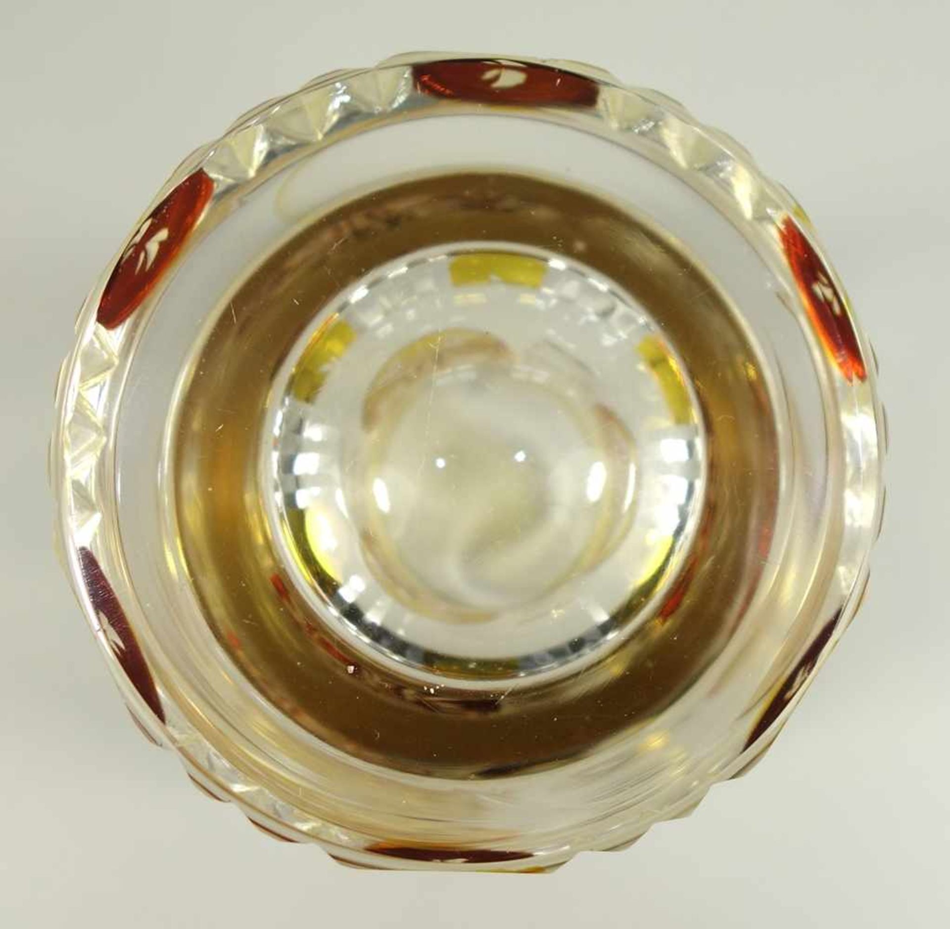 Becherglas mit floraler Gravur, um 1890, Kristallglas, partiell gelb gebeizt, 3cm hoher - Bild 4 aus 4