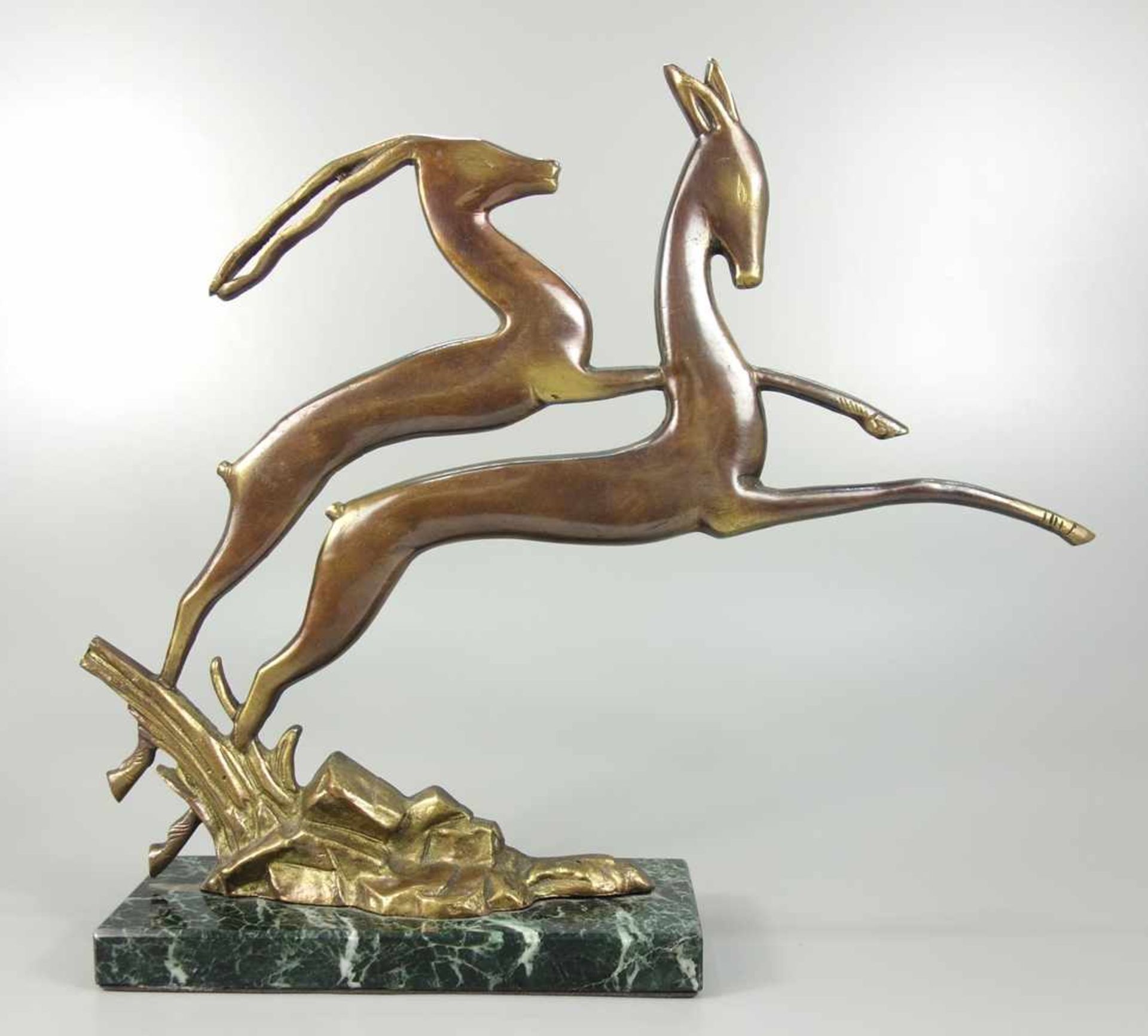 Paar Springböcke, Art-Déco, Frankreich, um 1930, Bronze, Flachrelief, Marmorsockel, H.30,5cm, B.