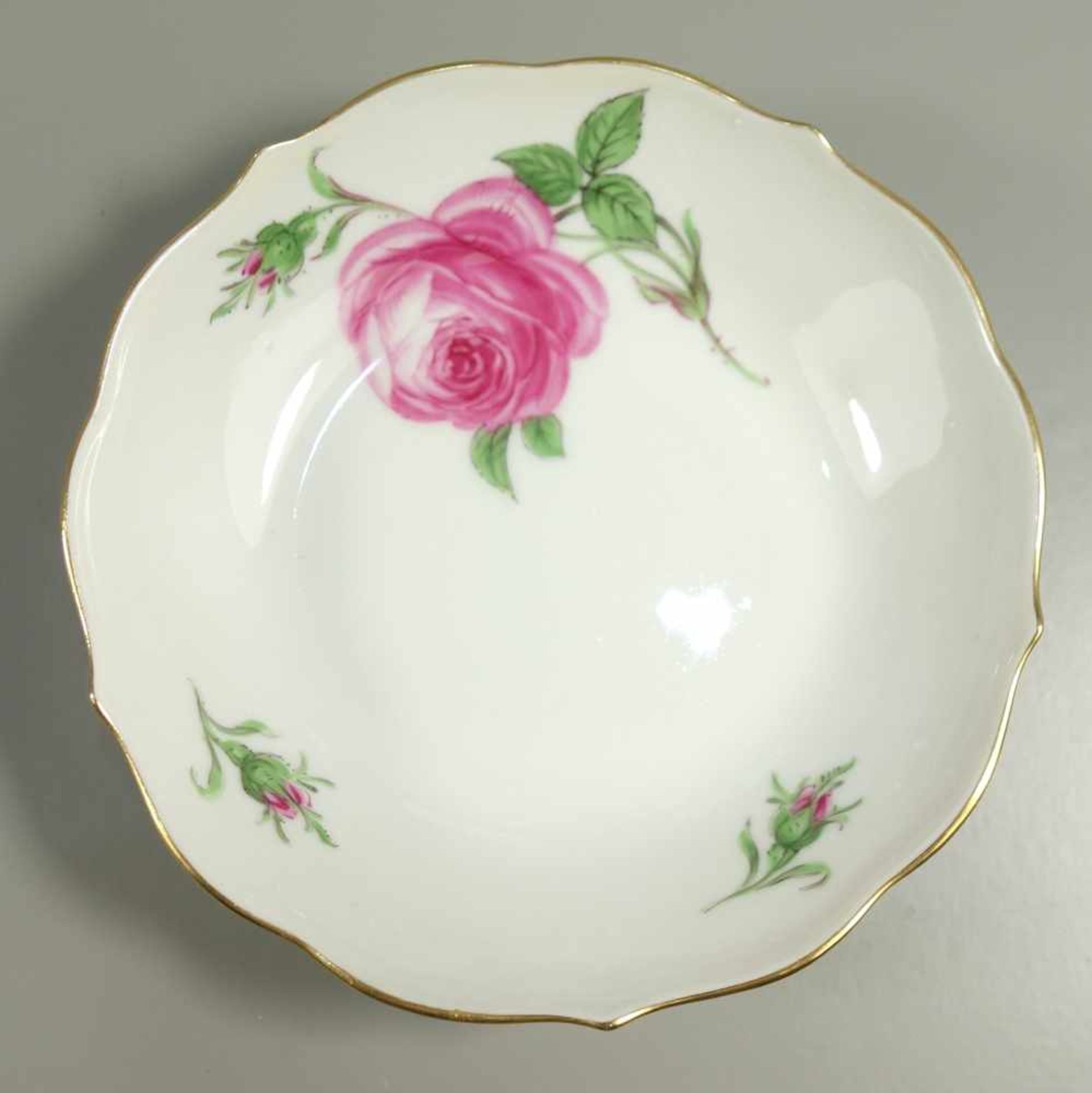 2-tlg. Moccatasse mit "Roter Rose".Meissen, nach 1934, Form: Neuer Ausschnitt, unterglasurblaue - Bild 3 aus 3