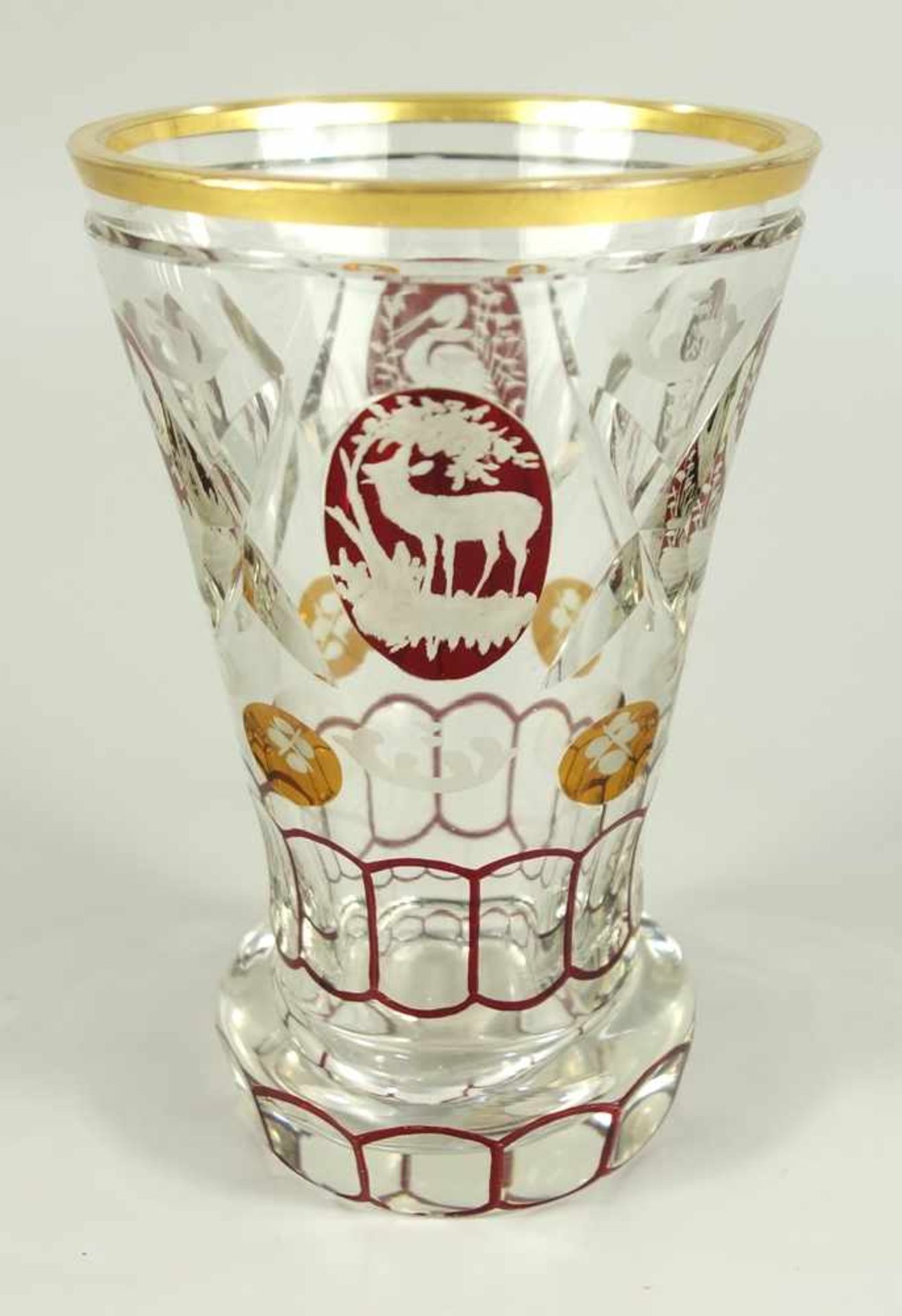 Becherglas mit vier rot gebeizten Medaillons, Böhmen, 1.Hälfte 20.Jh., konisch mit ausgestelltem - Bild 2 aus 4
