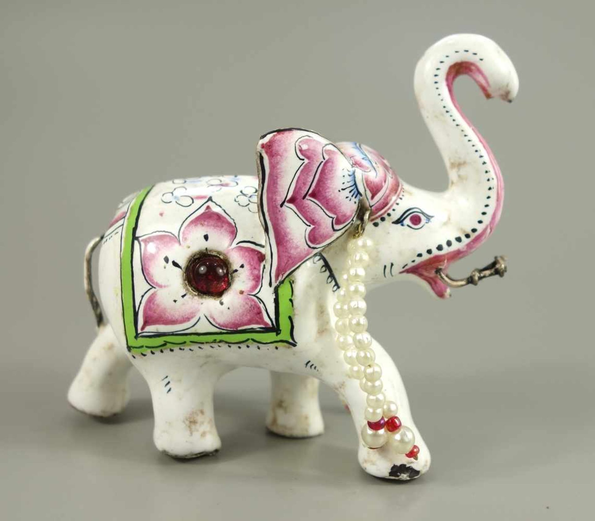 Elefant, Silber emailliert, Indien, laufender Elefant mit erhobenem Rüssel, weiß mit farbiger