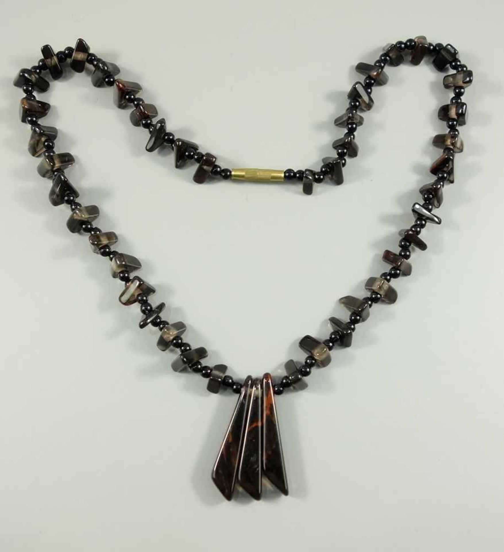 Achatcollier, Modeschmuck, kleine Achate im Wechsel mit kleinen Kunststoffkugeln, Schraubverschluss, - Bild 2 aus 2