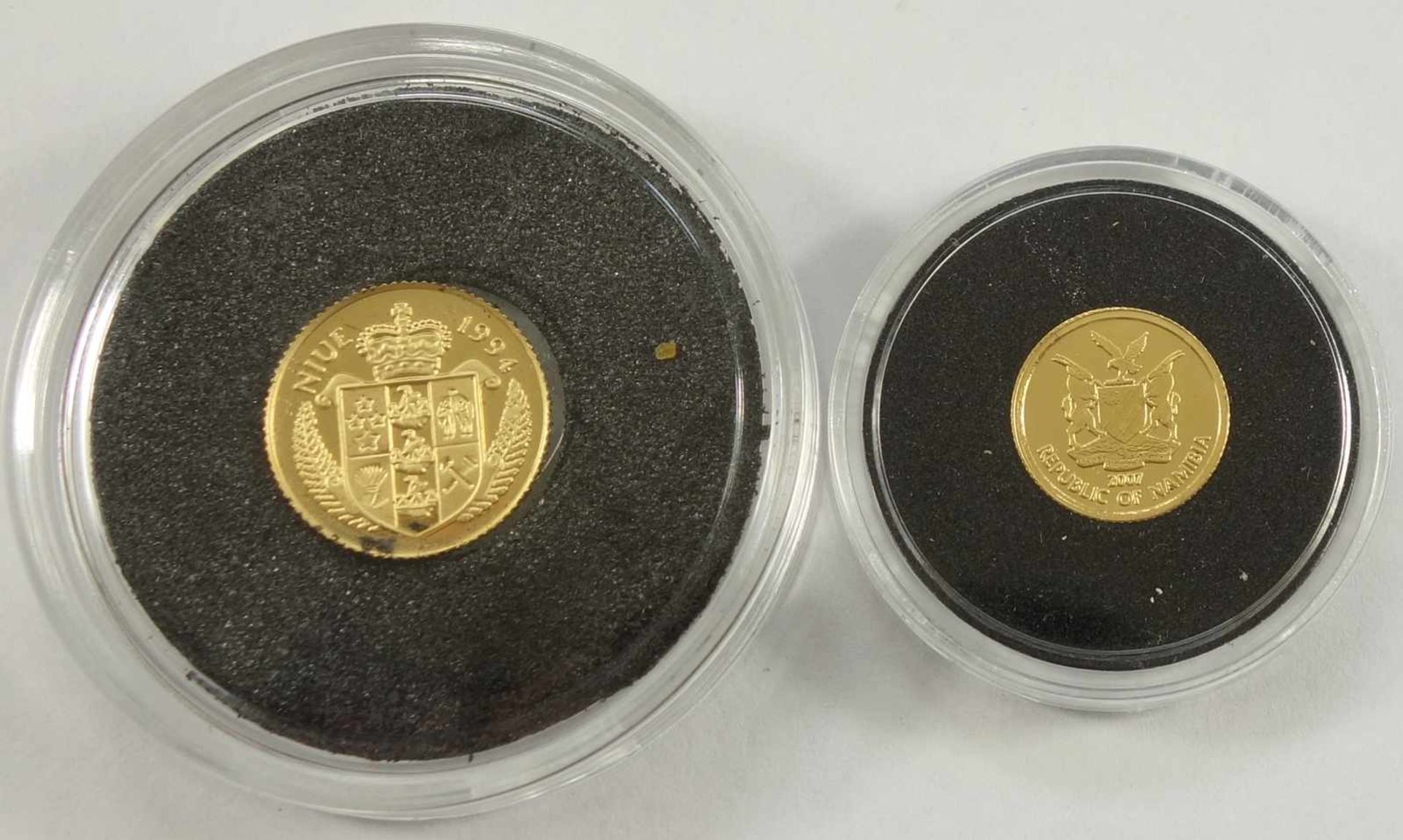 2 Goldmünzen, 999er Gold, Gesamt-Gew.1,75g, pp, in Kapsel; 50 Dollars, Lady Diana, D.11mm, mit - Bild 2 aus 3