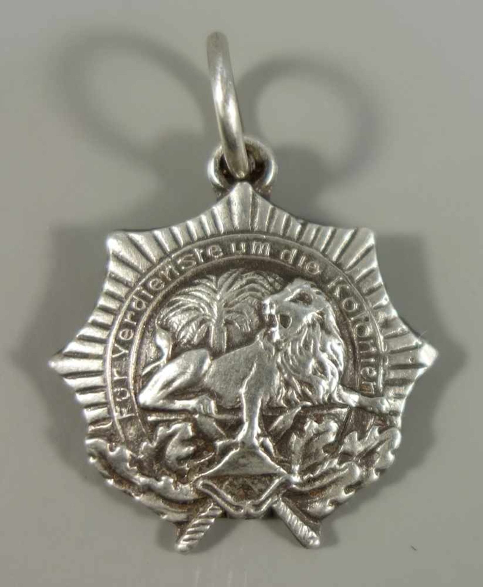 Miniatur Kolonialauszeichnung - Löwenorden in Silber, Buntmetall versilbert, Nr.34162, D.1,8cm
