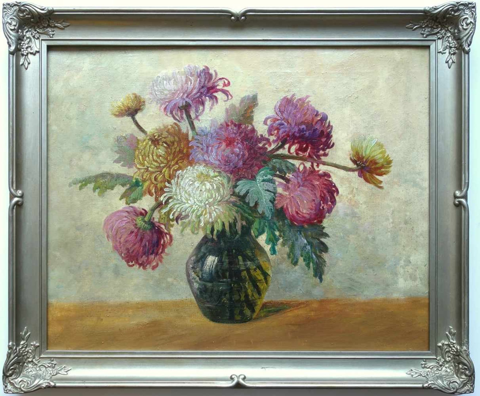 unbekannter Maler, "Stillleben mit Chrysanthemen", 1930er Jahre, Öl/Leinwand, rückseitig unleserlich