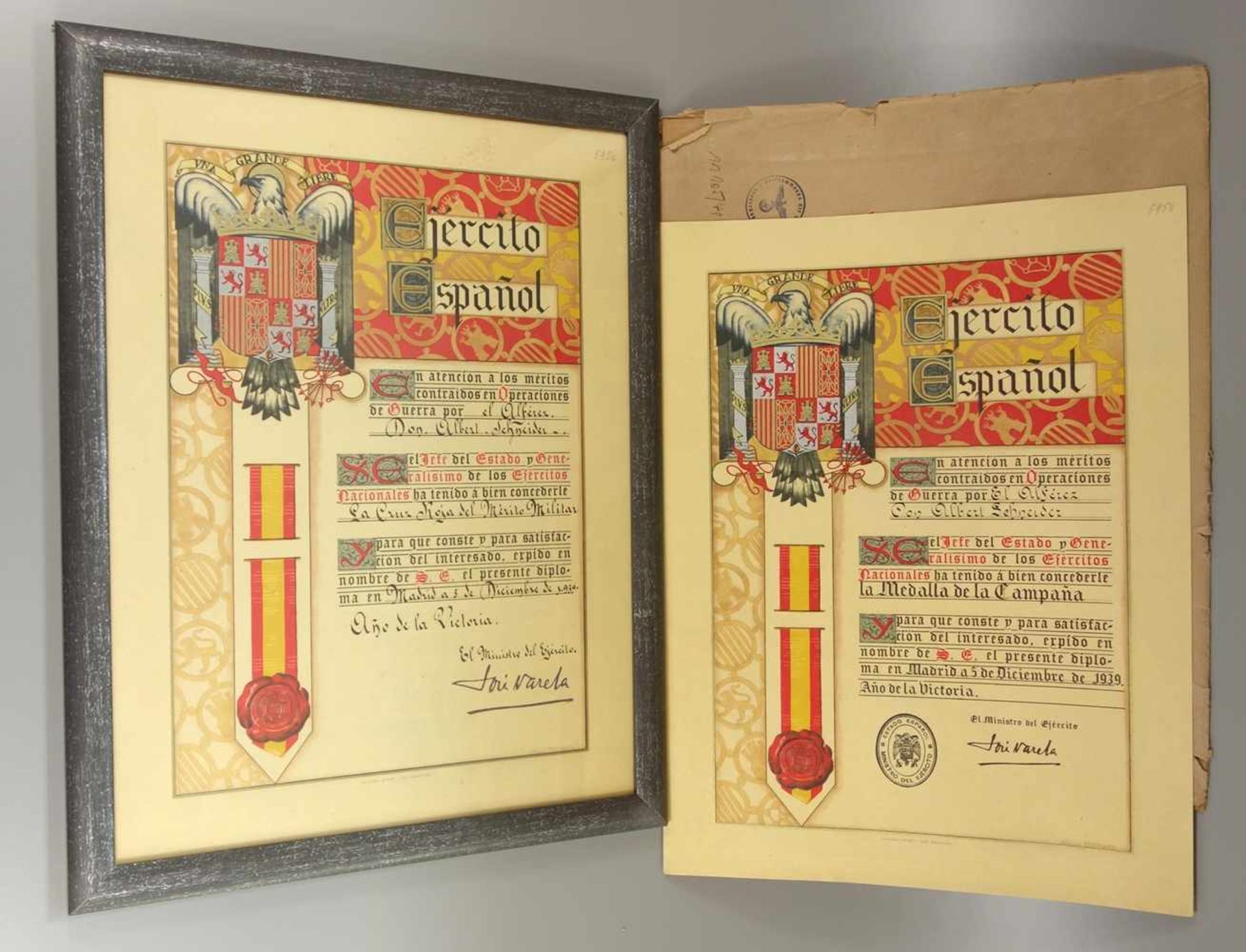 2 originale, spanische Verleihungsurkunden für ein Mitglied der Legion Condor: La Medalla de la