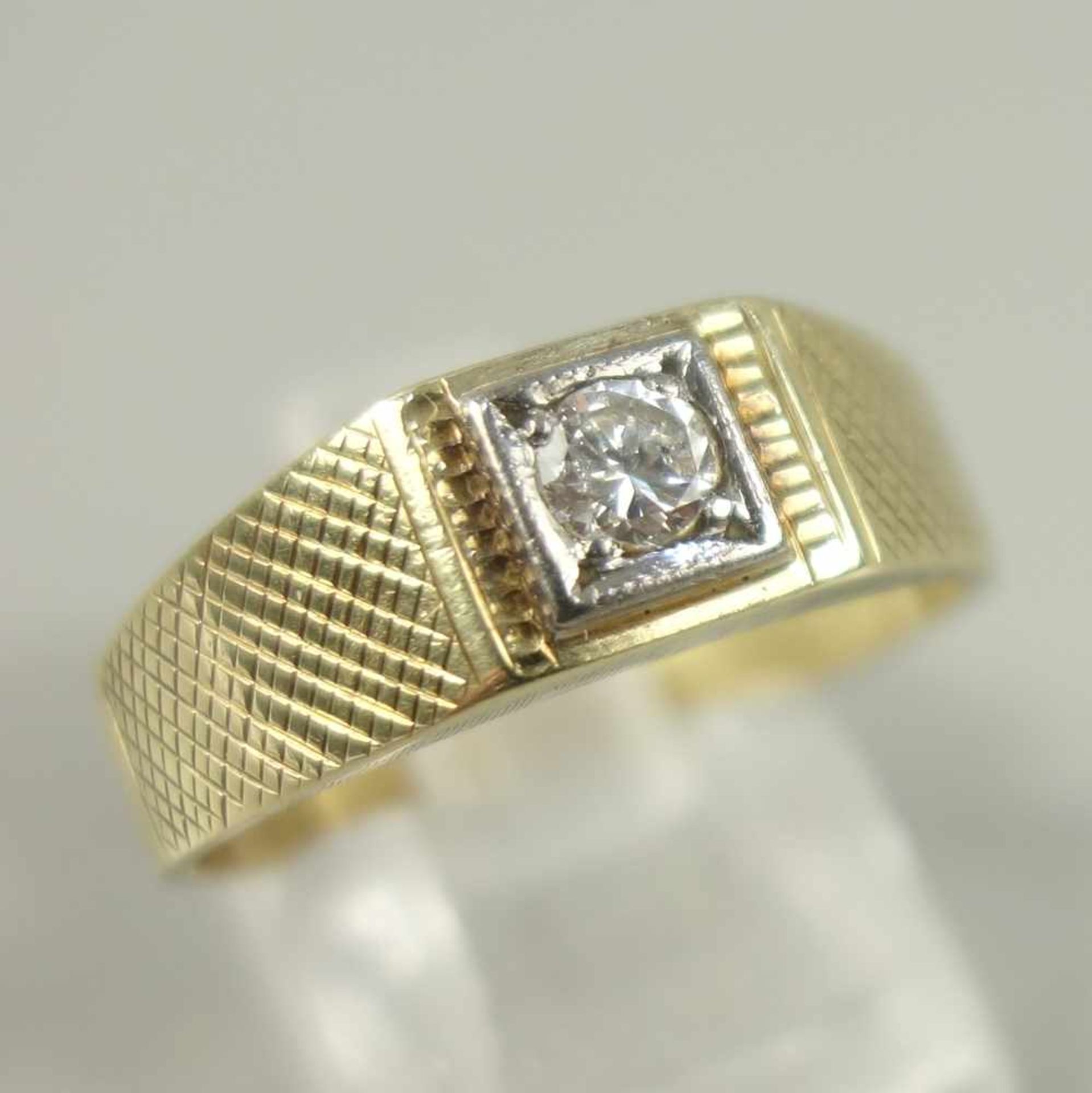 Diamant-Brillant-Ring, 585er Gelbgold, Gew.5,39g, Dia.-Brill., ca.0,15ct, quadratische