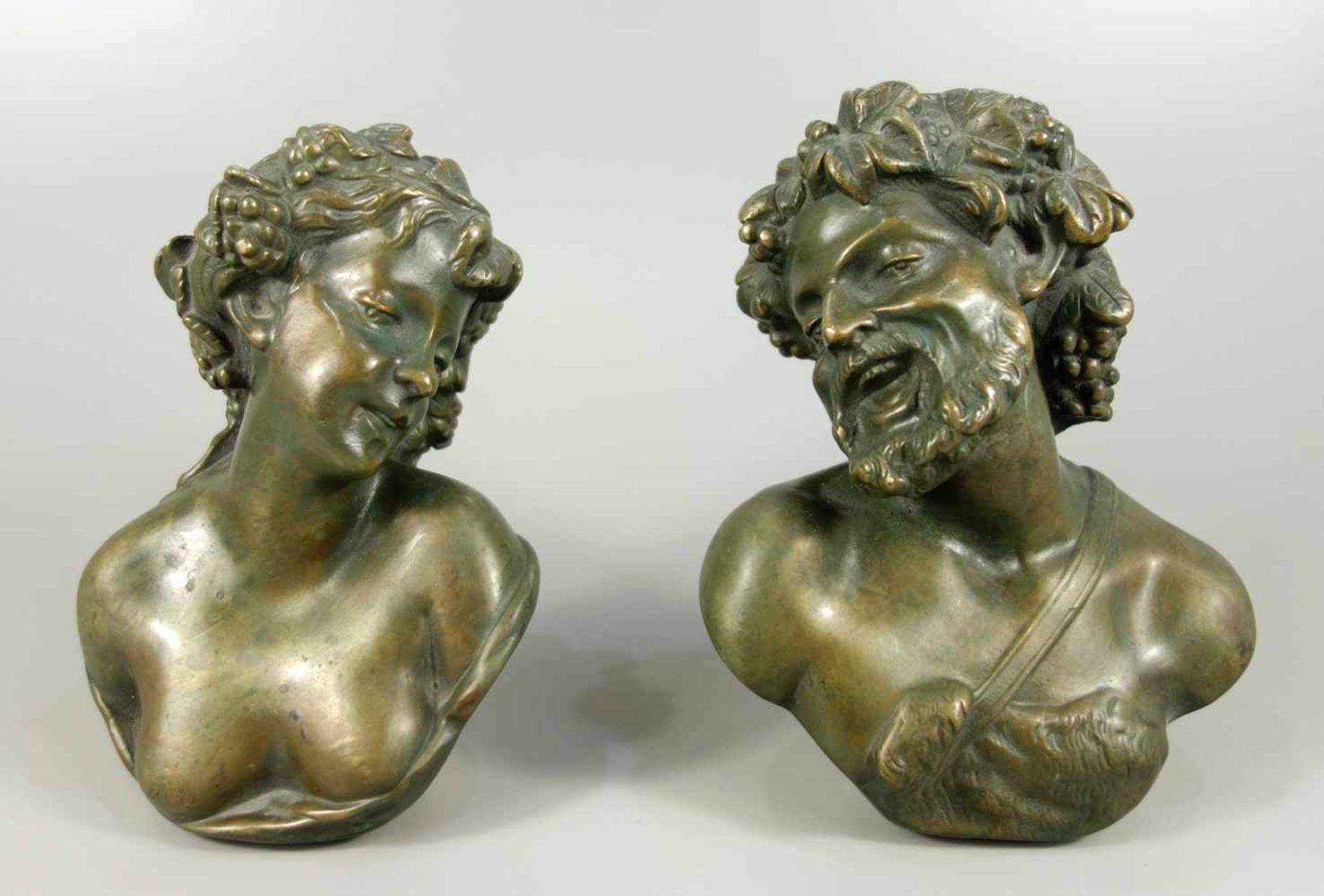 Paar Schulterbüsten "Bacchus und Ariadne", 20.Jh., Bronze, Schulterbüste des Weingottes mit