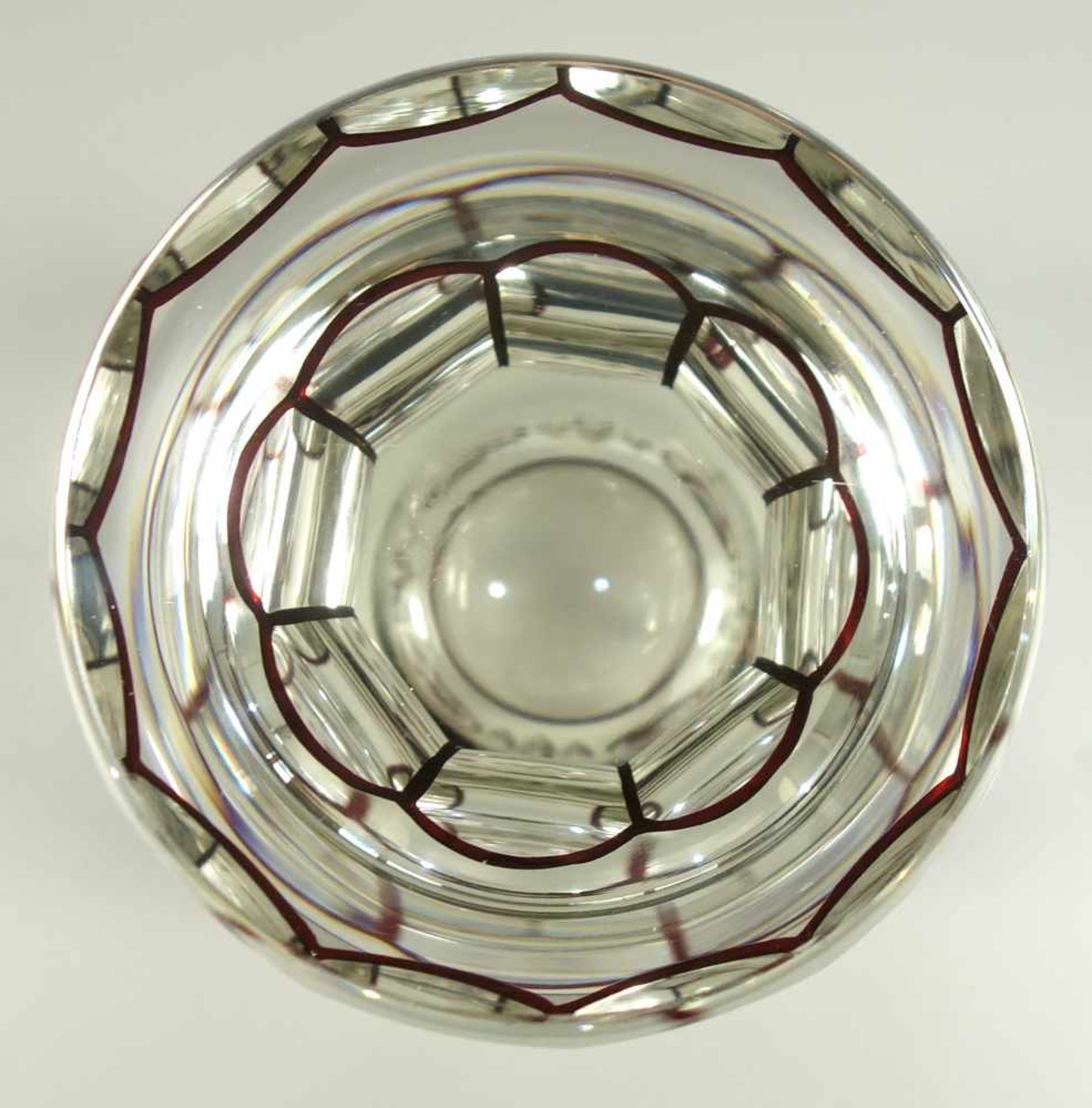 Pokalglas, Böhmen, Anfang 20.Jh., partiell rubiniert, Vollglasstand, Schaft mit Schälschliff, - Bild 5 aus 5