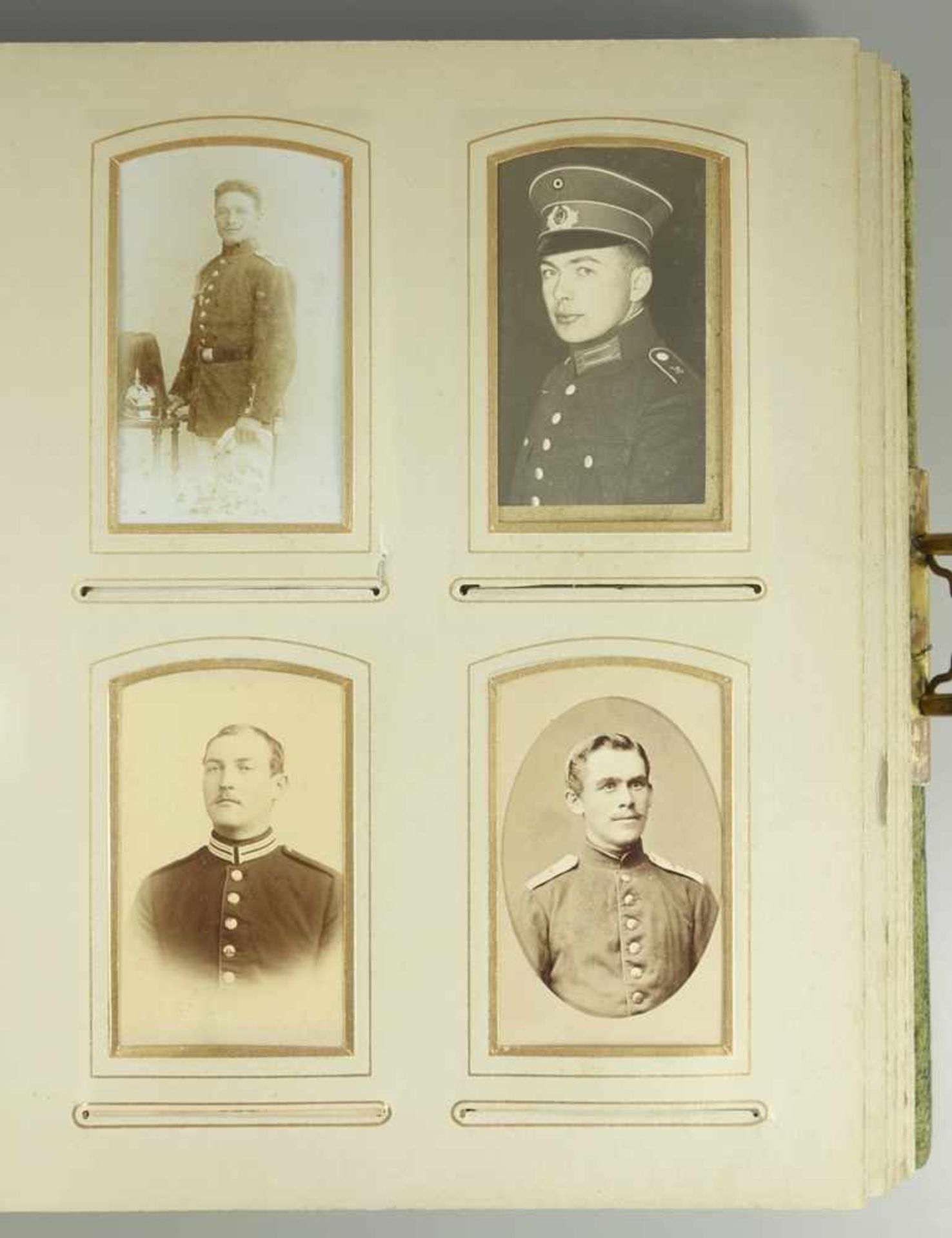 Jugendstil-Album mit 78 Soldatenfotografien, Kaiserzeit, Porträtaufnahmen, überwiegend - Bild 4 aus 6