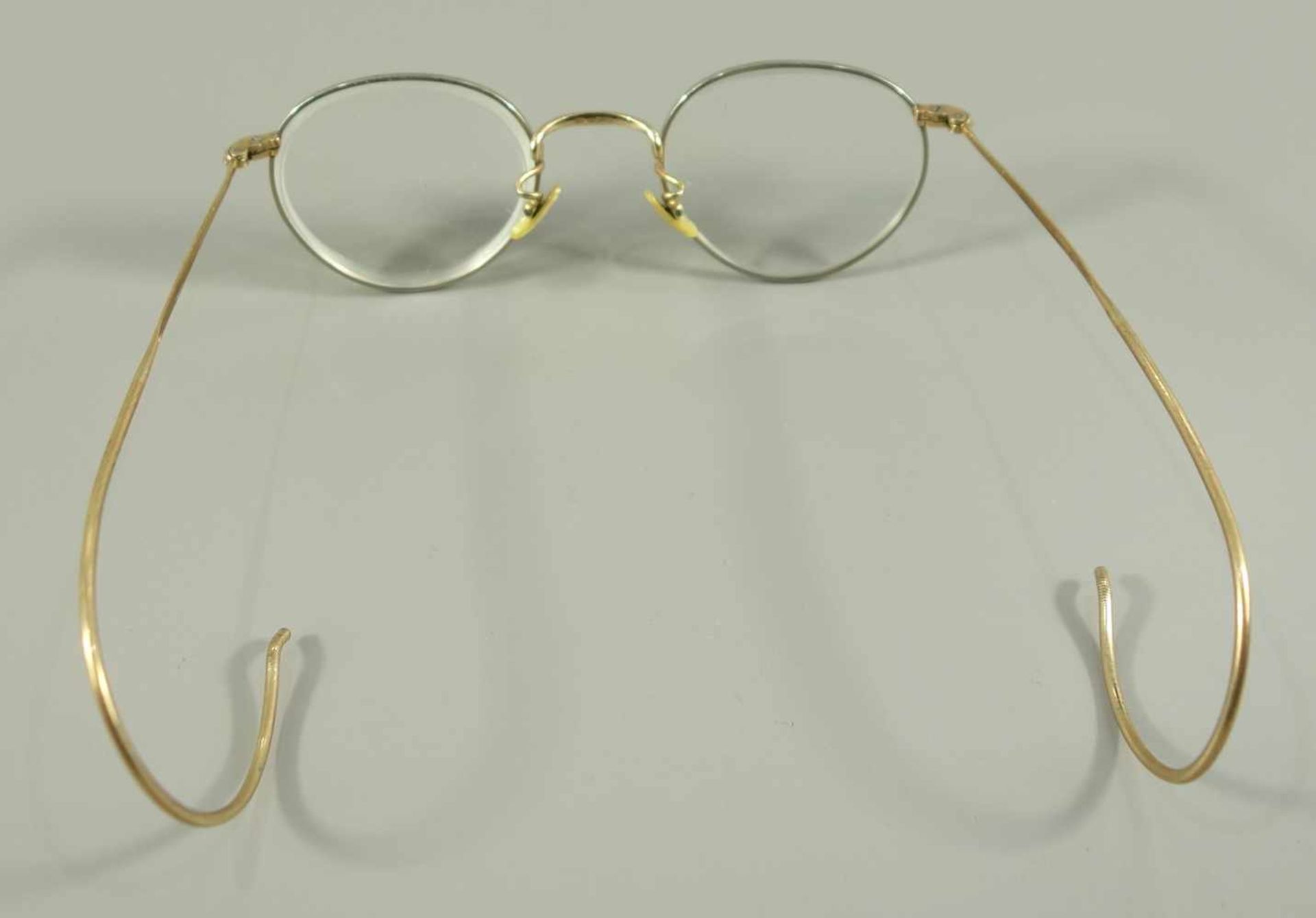 Brille "Melior", um 1920, biegbare Bügel, vergoldet, mit Gläserstärken, im Etui - Bild 2 aus 2