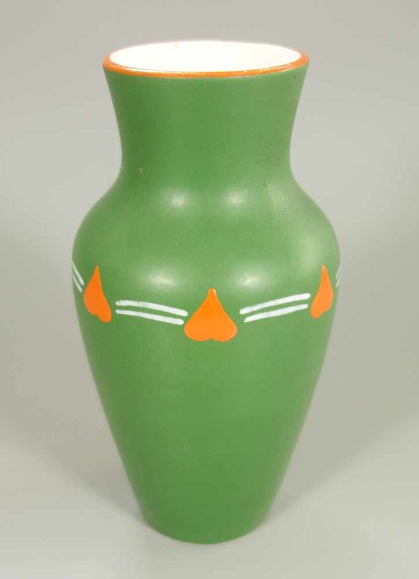 Vase mit Email-Herzen, Villeroy&Boch, Mettlach, Jugendstil um 1900, Prägemarken 2308 ...K, tlw.