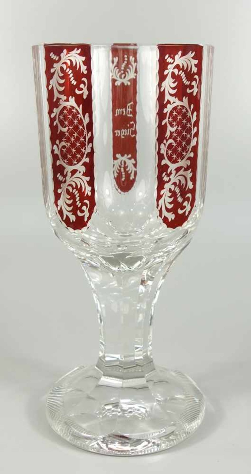 Deckelpokal "Dem Sieger", Böhmen, um 1930, Kristallglas, Vollglasstand mit Kerbschliff, Schaft mit - Bild 2 aus 2