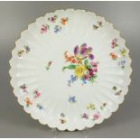 Schale, Blumen- und Insektenmalerei, Meissen, um 1900, D.27cm, gerippte Wandung, gewellter