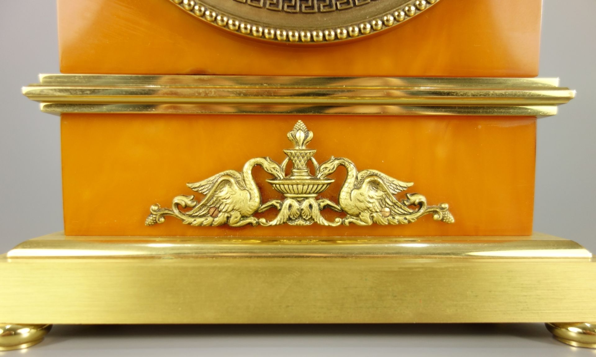 Tischuhr, Jaeger-LeCoultre, 8-Tage-Uhr im Empirestil, um 1968-70, Nr. 496, HBT:18,7*14,2*6,3cm, - Bild 3 aus 4