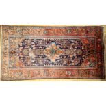 Teppich, Schiraz, dunkelblau-rosé, Maße: 155*300cm, stärkere GebrauchsspurenCarpet, Shiraz, dark