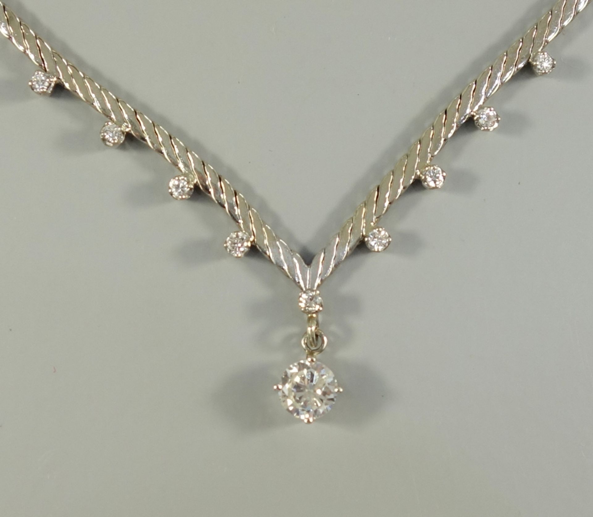 Brillant-Mittelteilcollier, 585er Weißgold, Gew.30,09g, L.46cm, 10 Brillanten, total ca.1,41ct, G-H, - Bild 2 aus 4