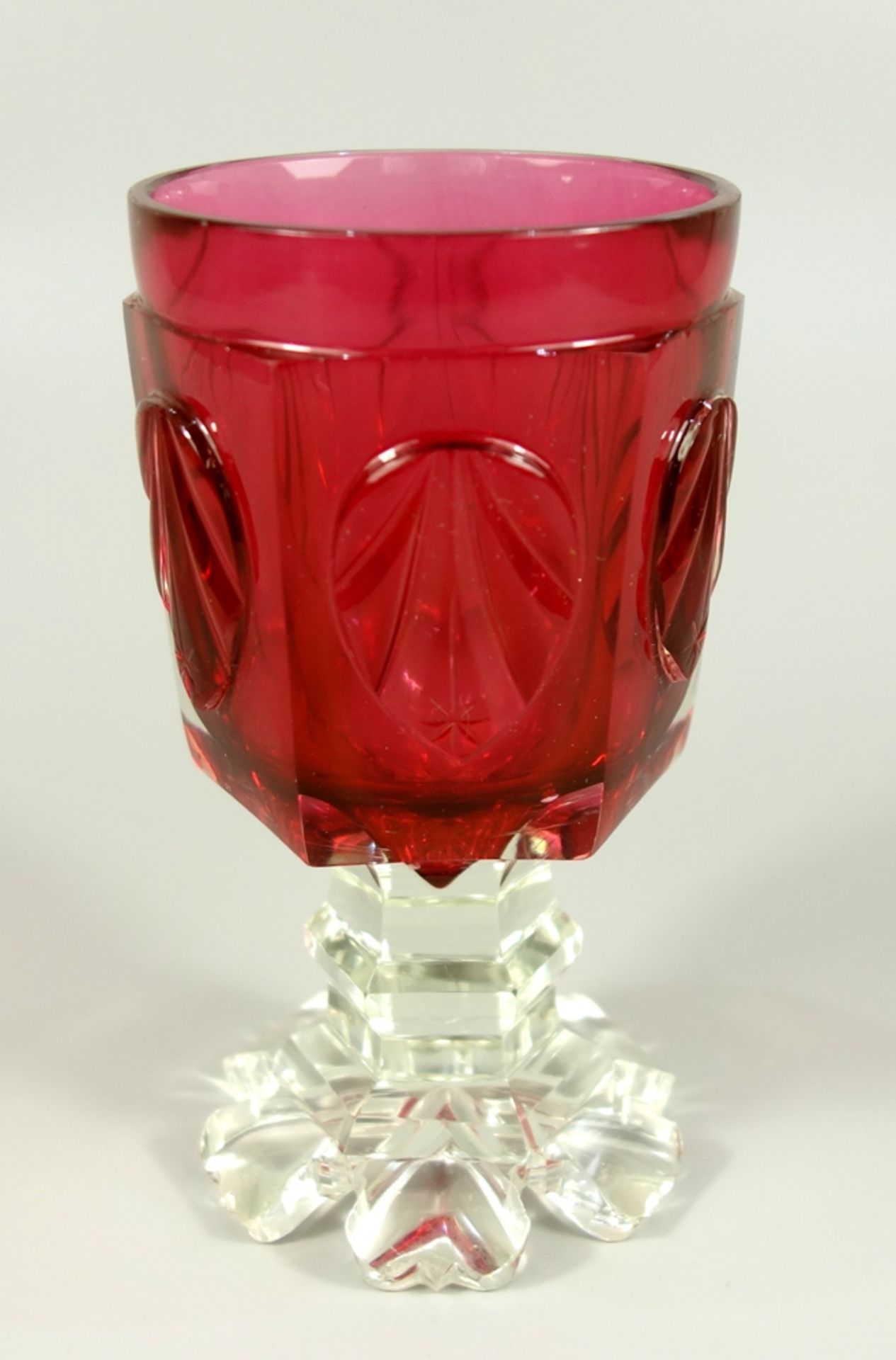 Fußbecher, wohl Neuwelt, um 1840, rosé überfangen, H.14,2cm, sechspassiger Stand, facettierter - Bild 2 aus 6