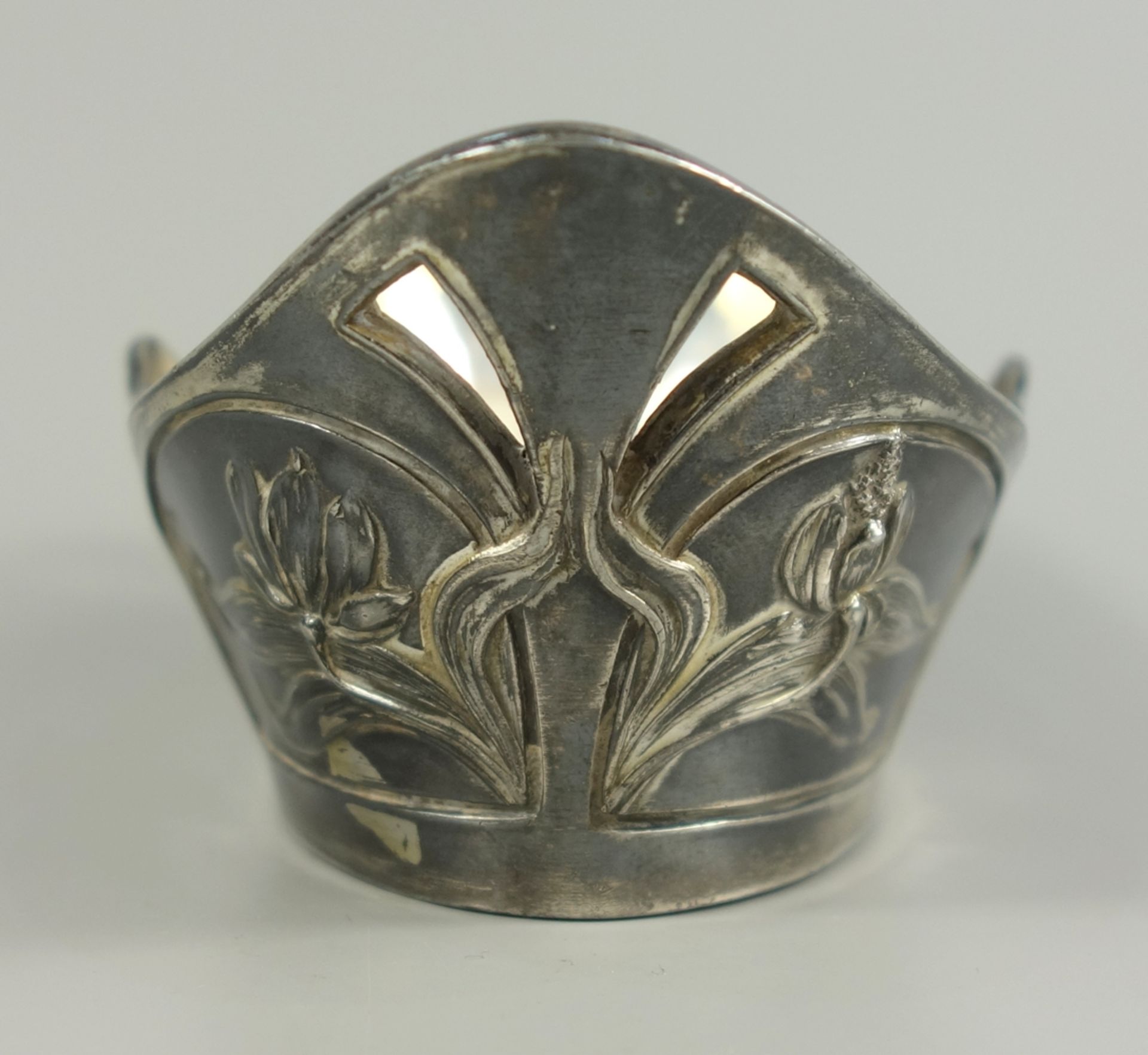 Jugendstil-Schiffchen, um 1900, versilbertes Weißmetall, Wandung mit floralem Jugendstildekor, HBT: - Bild 3 aus 3