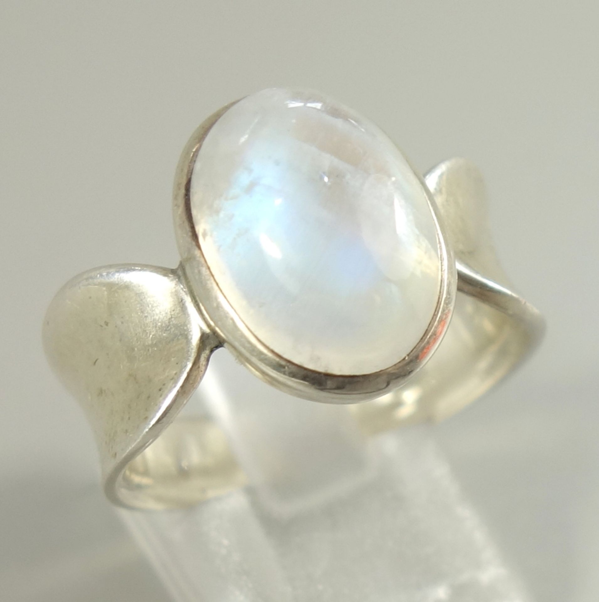 Ring mit Mondstein, 925er Silber, Gew.7,84g, ovaler Cabochon, U.58Ring with moonstone, 925 silver,