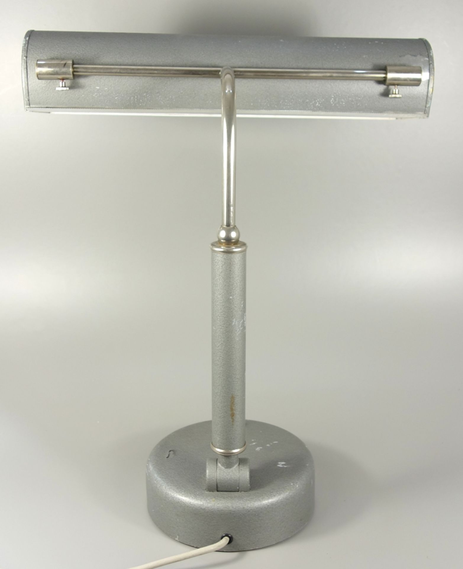 große Schreibtischlampe /Laborlampe, 1950er Jahre, Messing und Weißmetall, vernickelt und mit - Bild 2 aus 3