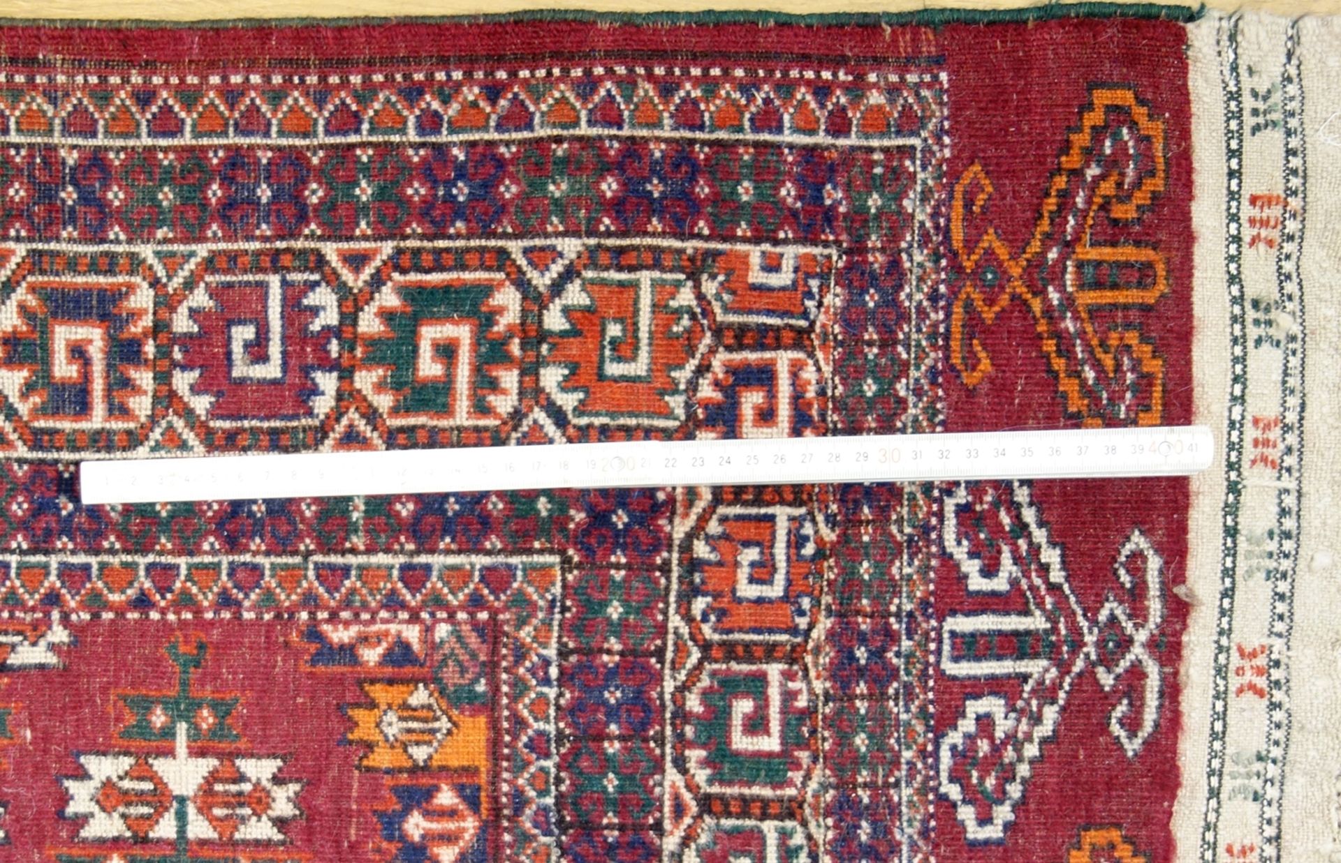 Galerie, Buchara, rotgründig, Maße: 80*270cm, GebrauchsspurenCarpet, Bukhara, red-green, dimensions: - Bild 2 aus 2