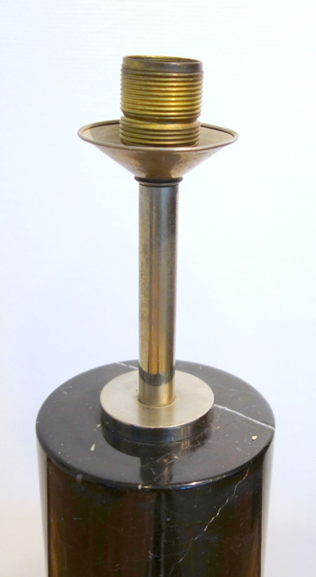 Lampe mit Marmorfuß, 1960er/1970er Jahre, massiver Marmorzylinder mit verchromter Montierung, - Bild 3 aus 3