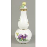 Kürbisvase mit Deckel, Blumenmalerei, Meissen, Knaufzeit, 1815-1924, H.10,5cm, unglasierter Boden