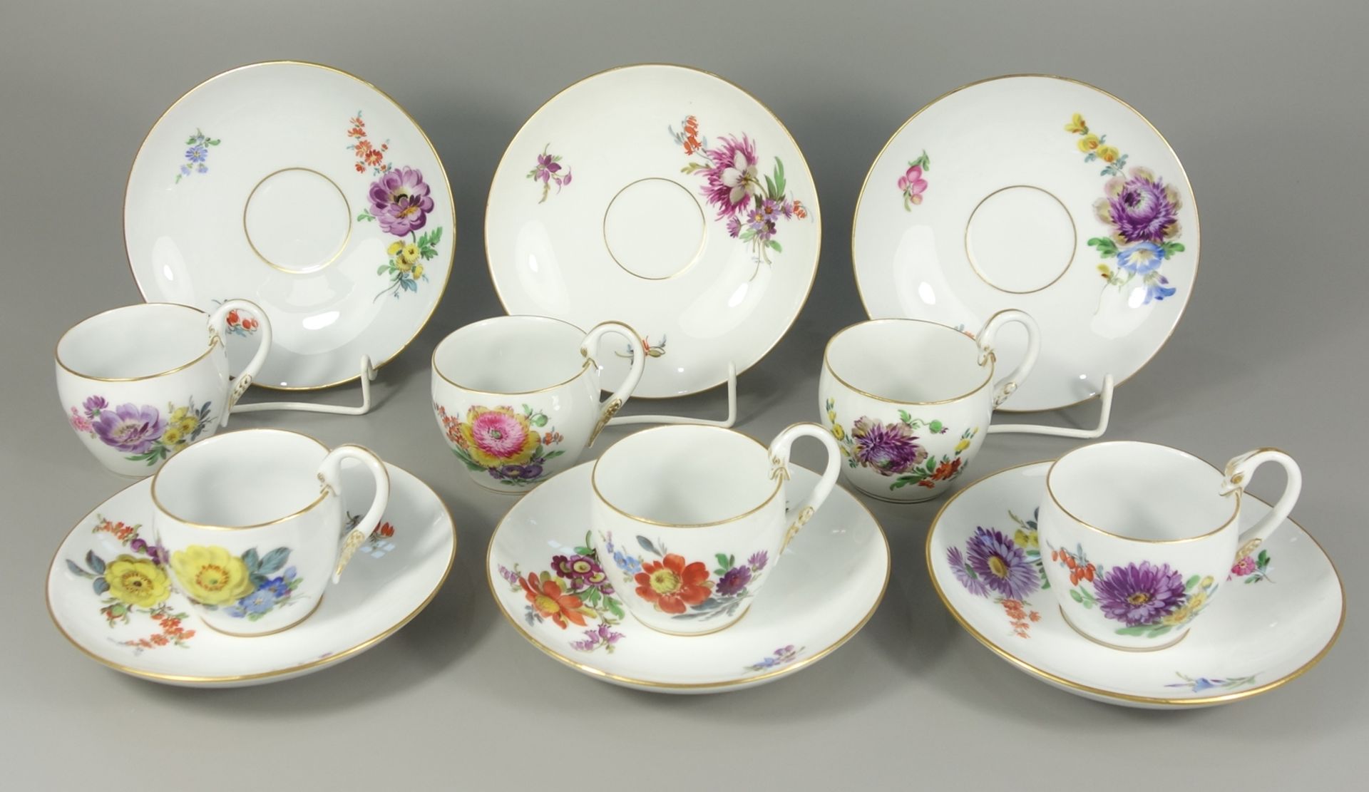 12 Schwanenhals-Tassen mit Untertassen, Bunte Blume, Meissen, überwiegend Pfeifferzeit 1924-34, ( - Bild 2 aus 5