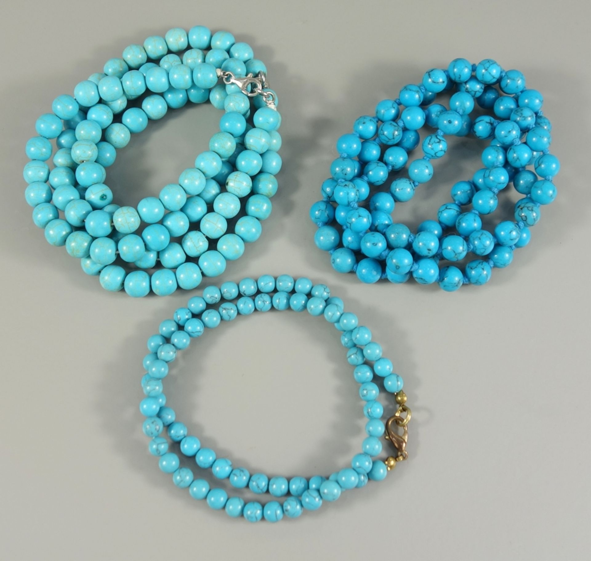 3 Türkiskugelketten, Gesamt-Gew.142,54g, unterschiedliche Blautöne und Durchmesser, von ca.5mm bis