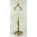 Messingtischlampe, zweiflammig, 1930er Jahre, Bronzeguss mit stilisierten Blüten, H.64,5cm,