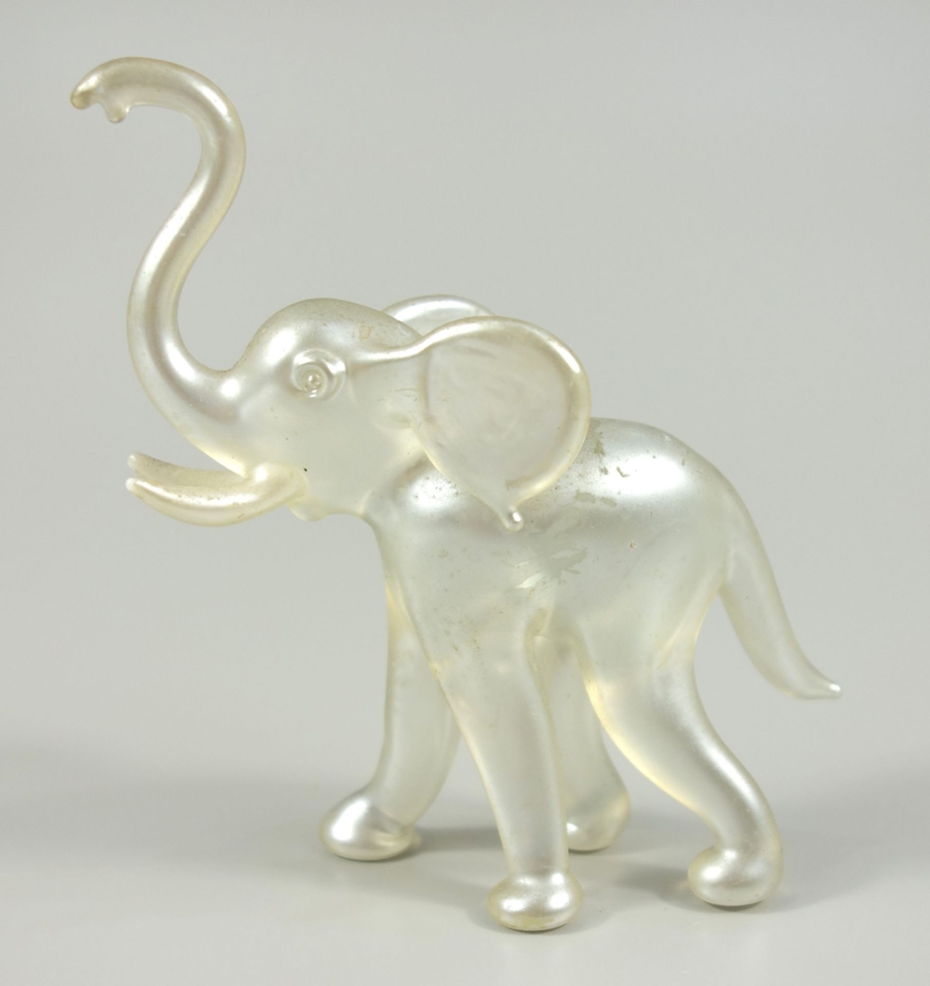 Elefant aus Glas mit glänzendem Lüster, attr.Murano, H.9cm, tlw.kleine Fehlstellen beim