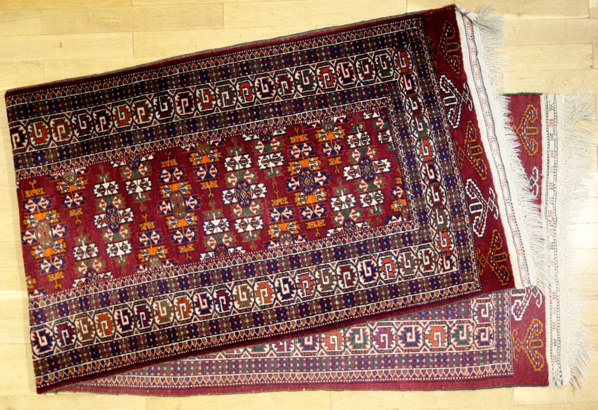 Galerie, Buchara, rotgründig, Maße: 80*270cm, GebrauchsspurenCarpet, Bukhara, red-green, dimensions: