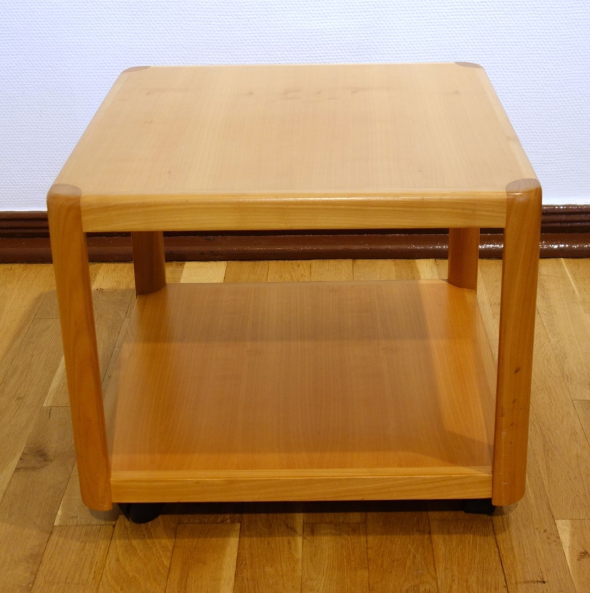 quadratischer Beistelltisch auf Rollen, Weichholz, 1960er Jahre, H*B*T: 41*48,5*48,5cmSquare side - Bild 2 aus 2